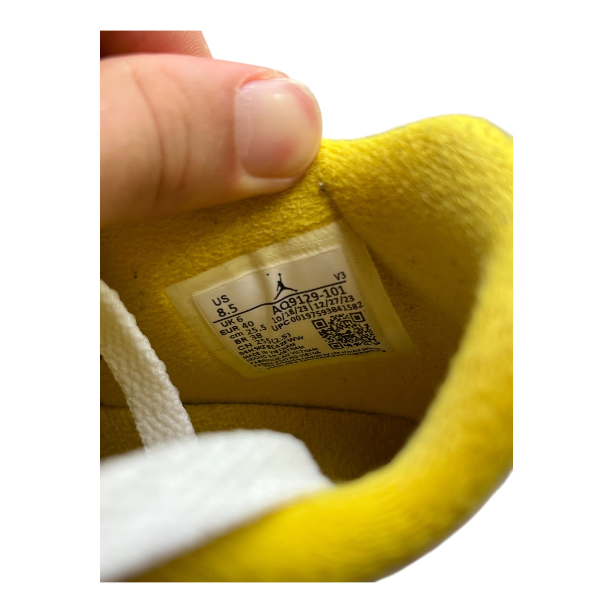 Jordan 4 Retro Vivid Sulfur (40EU)