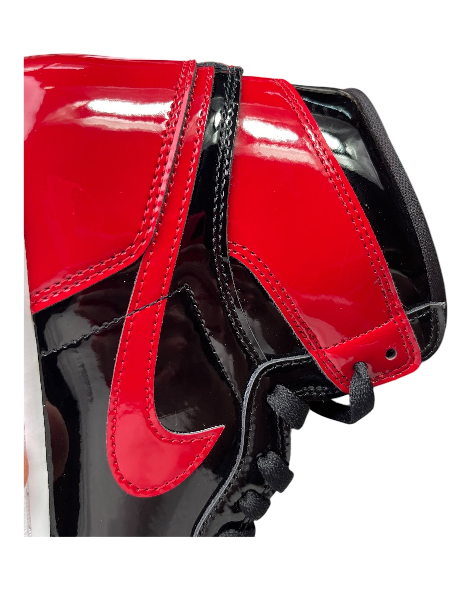 Jordan 1 Retro High OG Patent Bred (44EU)