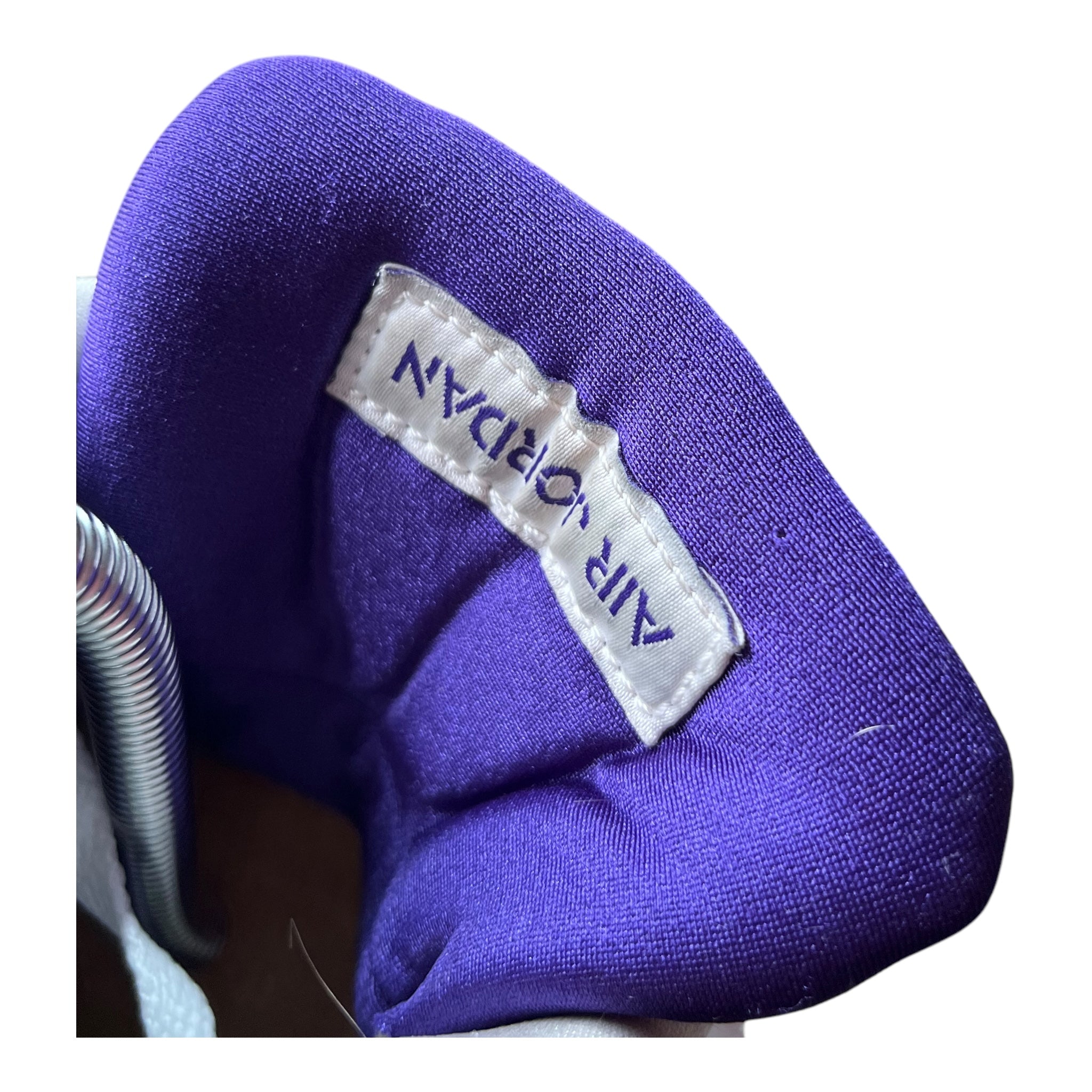 Jordan 4 Retro Metallic Purple (43EU)