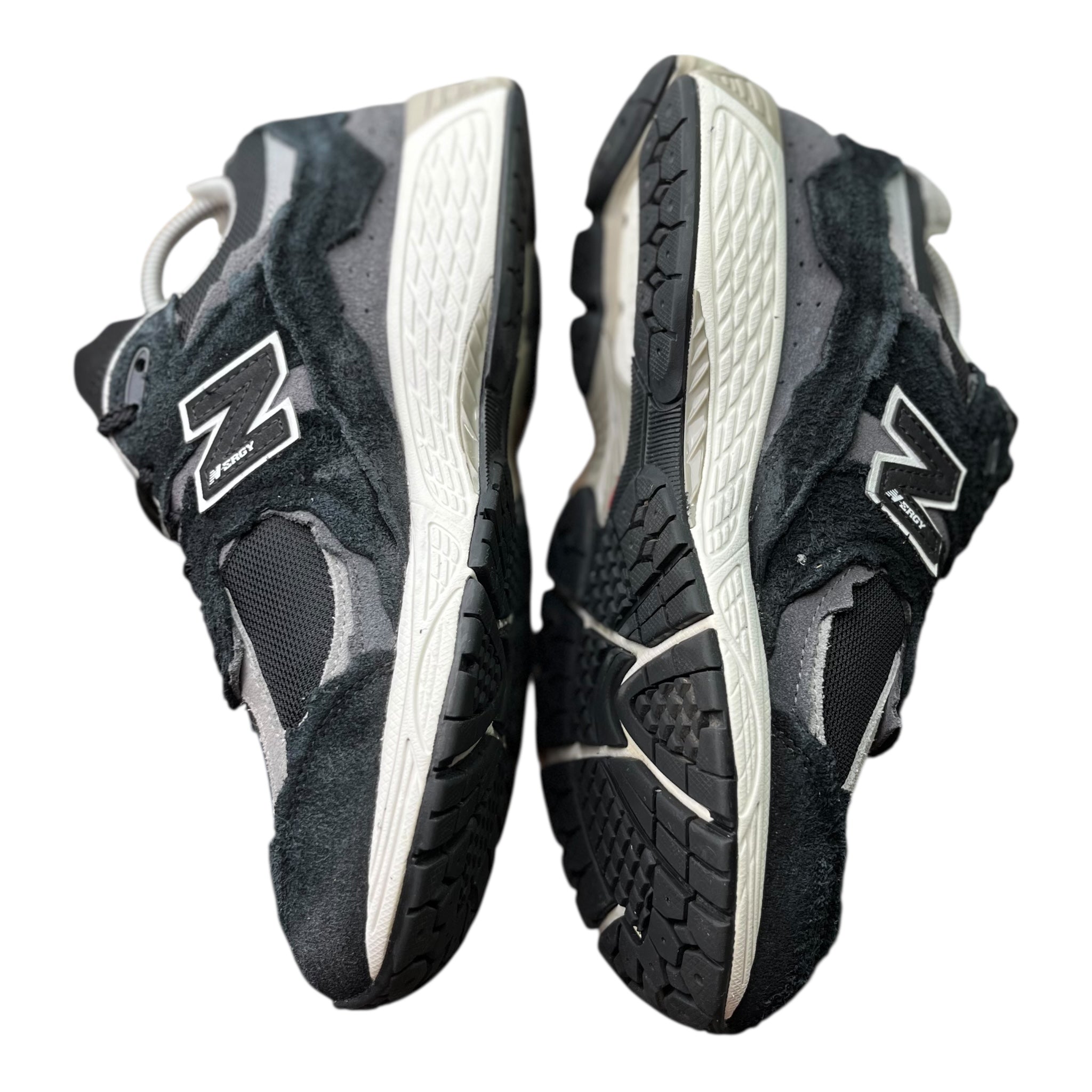New Balance 2002R Protection Pack Black Grey (40.5EU)