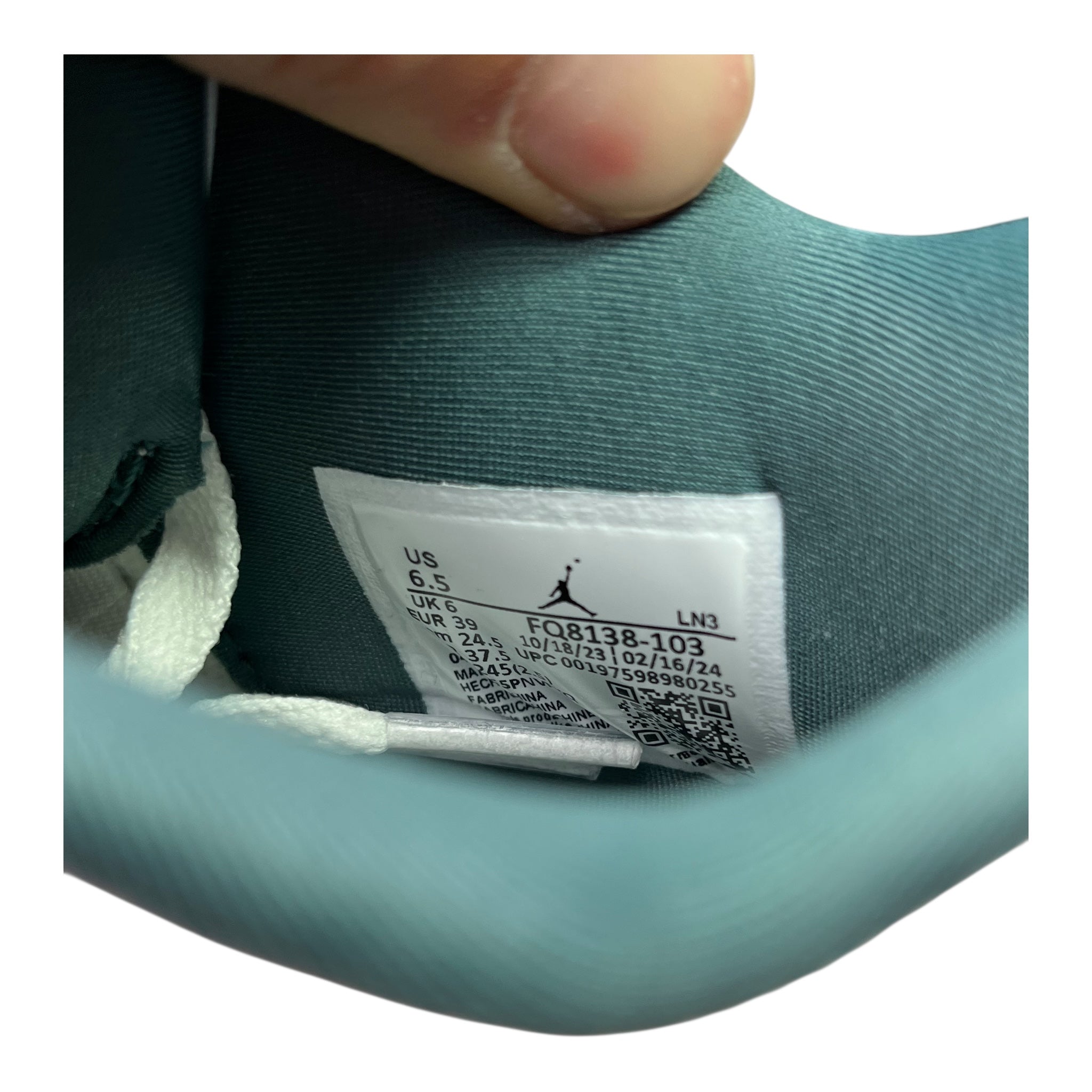 Jordan 4 Retro Oxydized Green (39EU)