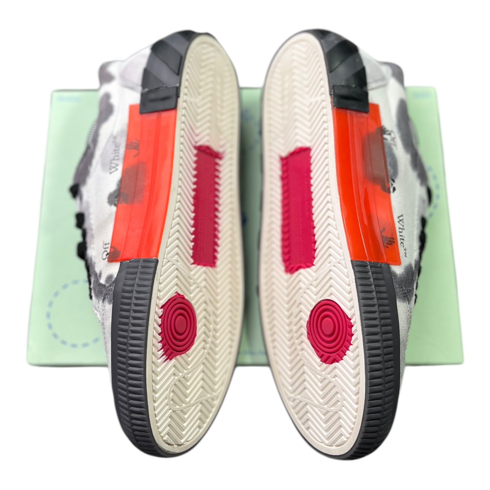 Off-White Vulcanized (43EU)