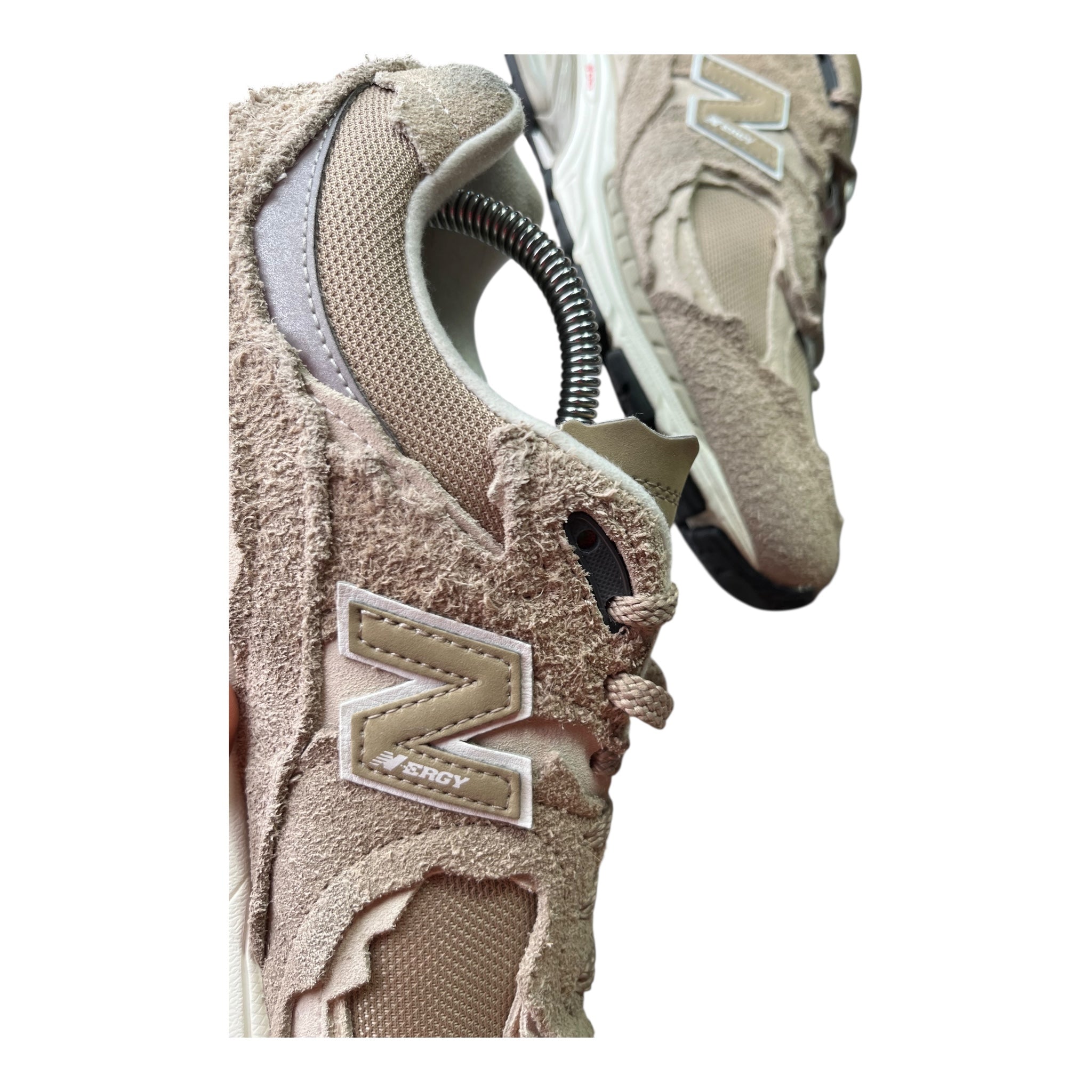 New Balance 2002R Schutzpaket Driftwood (43EU)