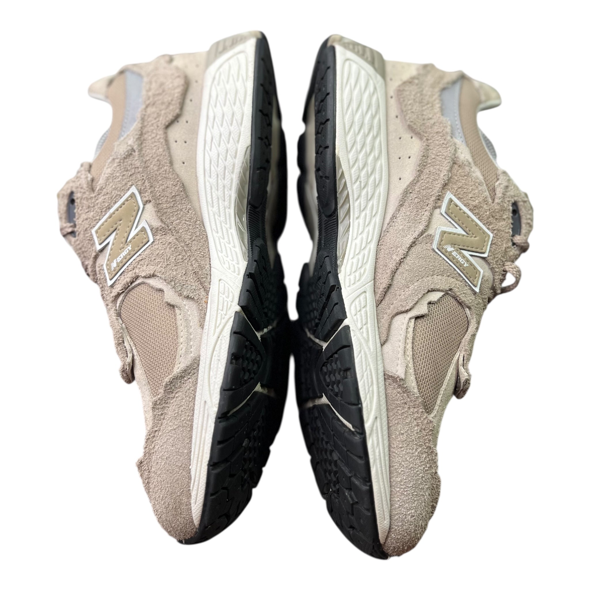 New Balance 2002R Schutzpaket Driftwood (43EU)