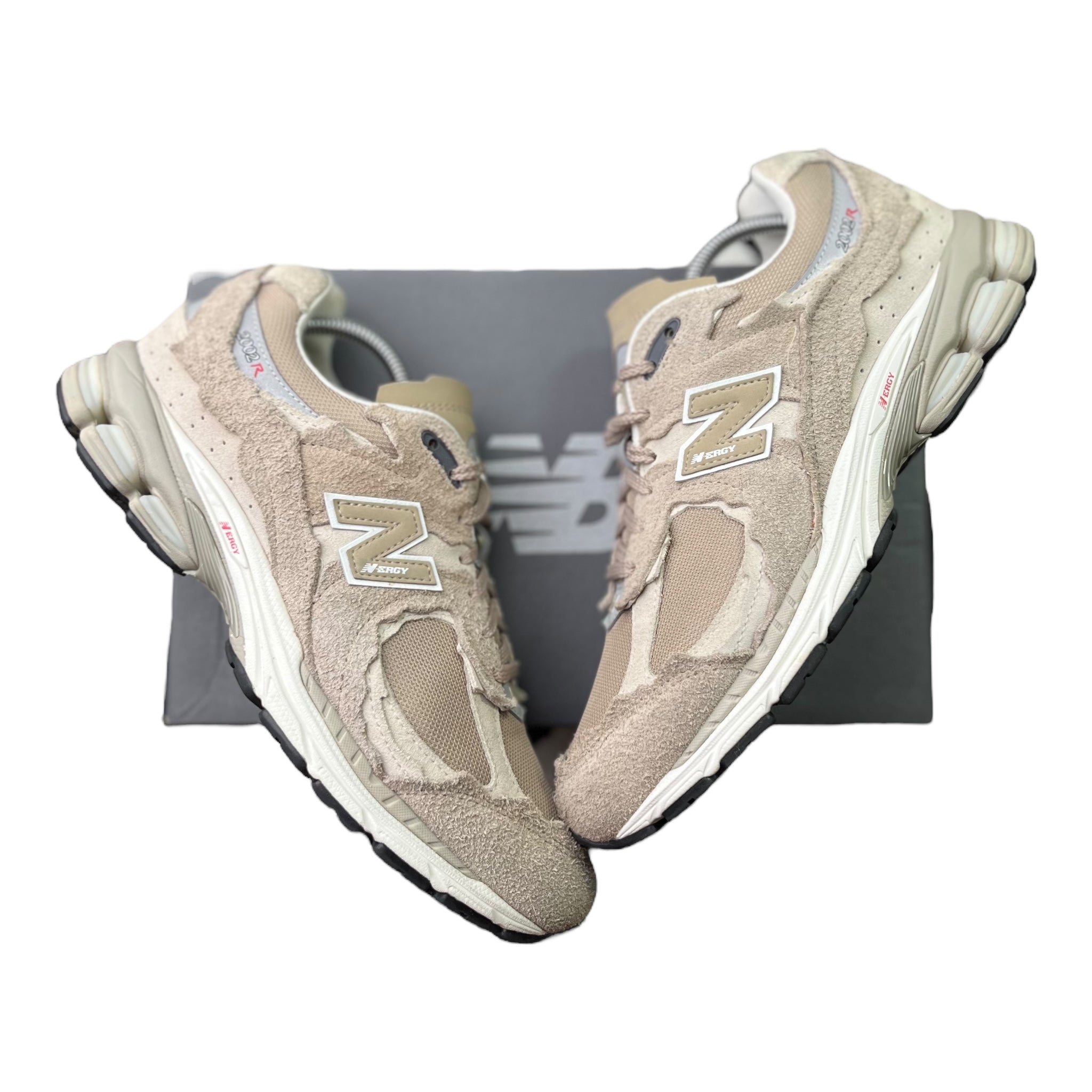 New Balance 2002R Schutzpaket Driftwood (43EU)