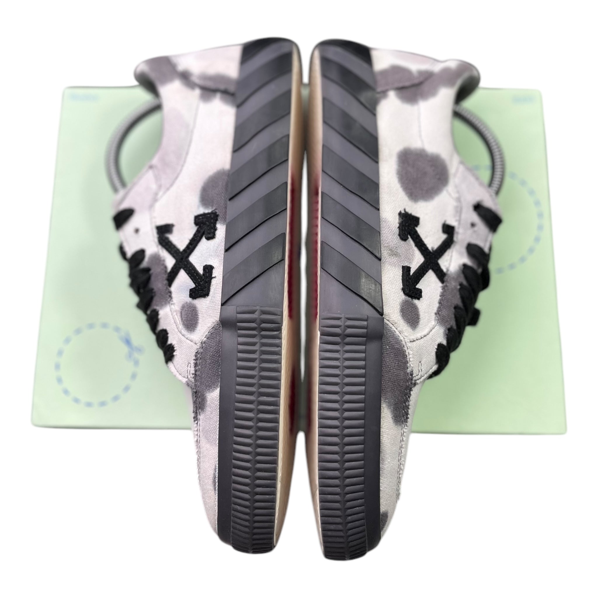 Off-White Vulcanized (43EU)