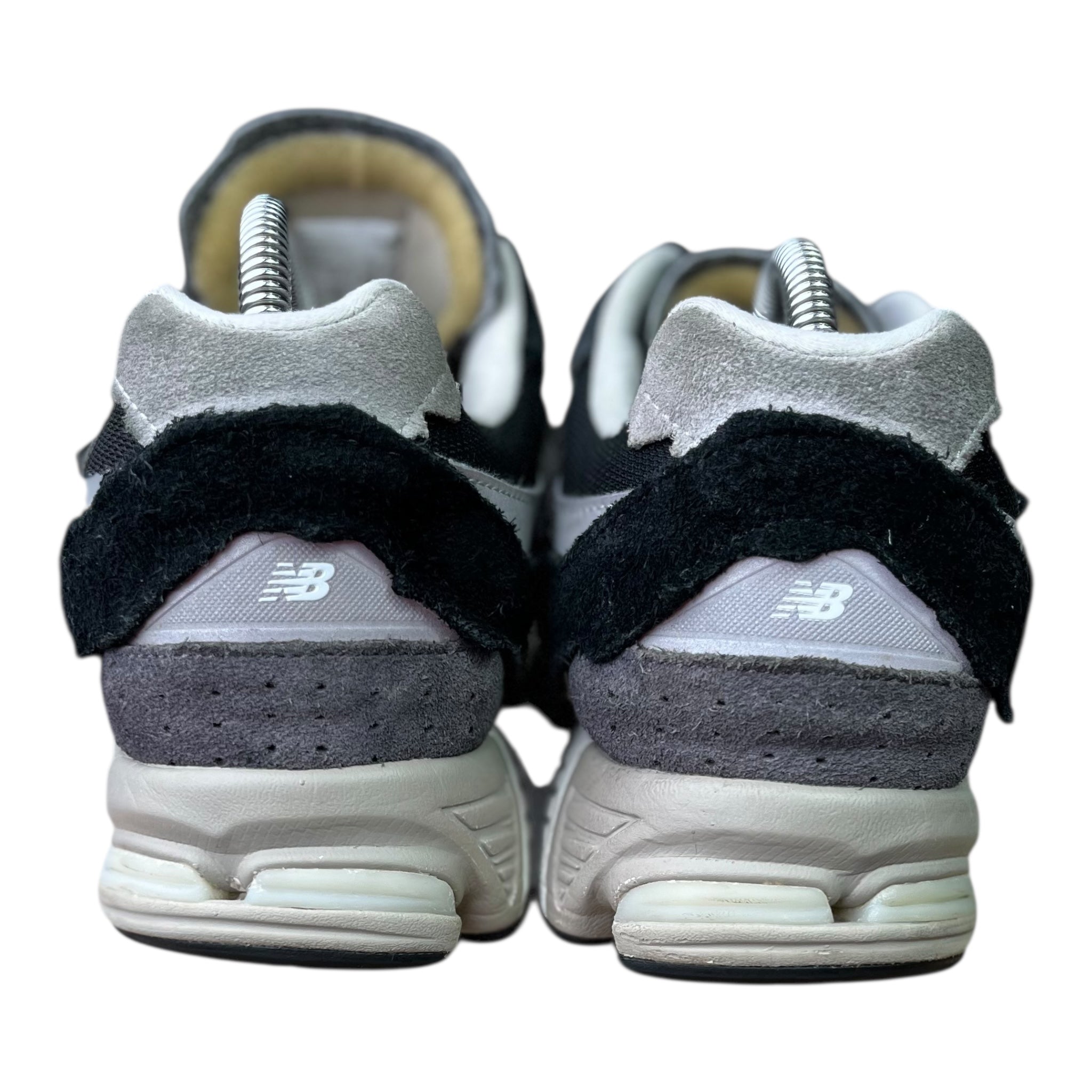 New Balance 2002R Schutzpaket Schwarz Grau (42EU)