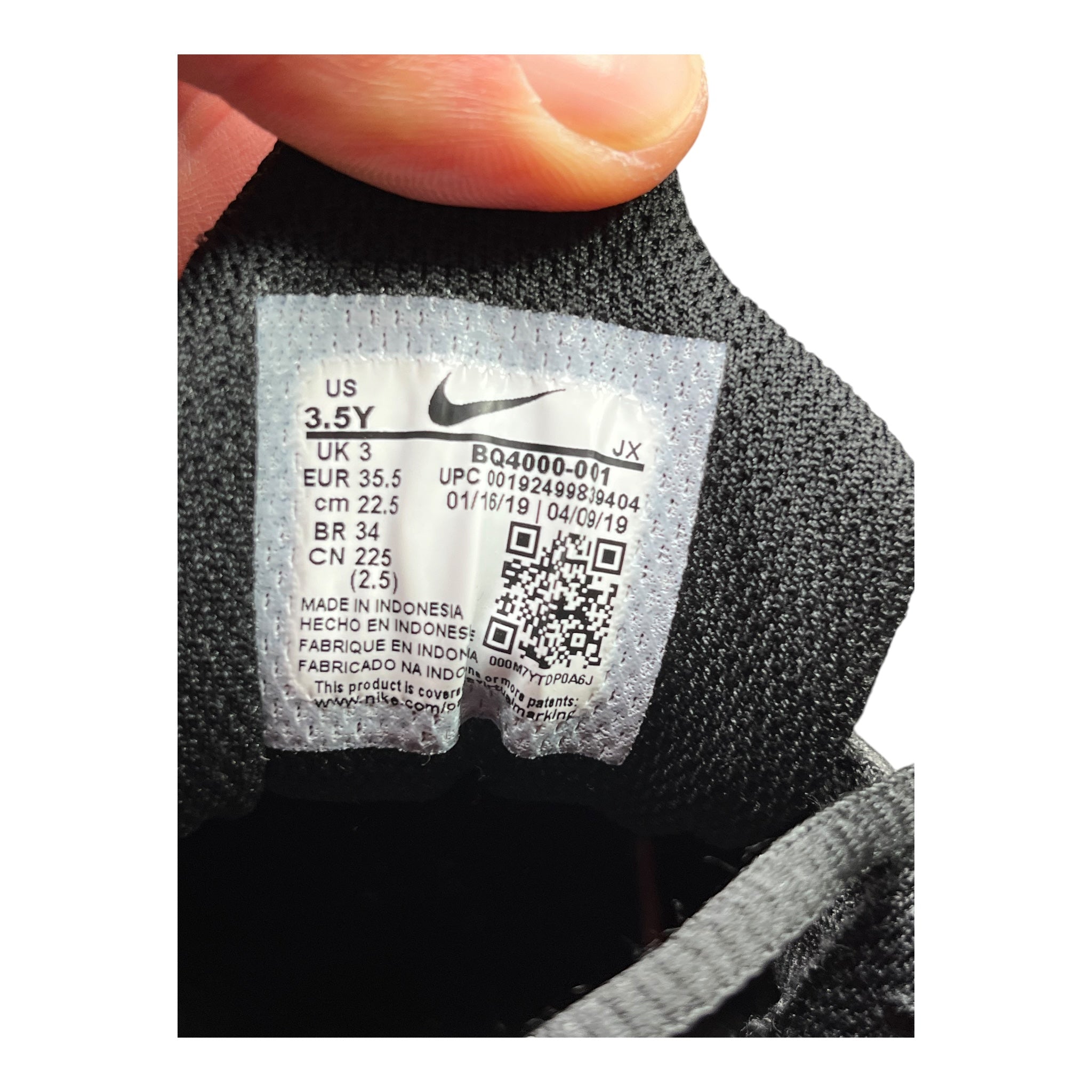 Nike Shox R4 Triple Black
(35.5EU)