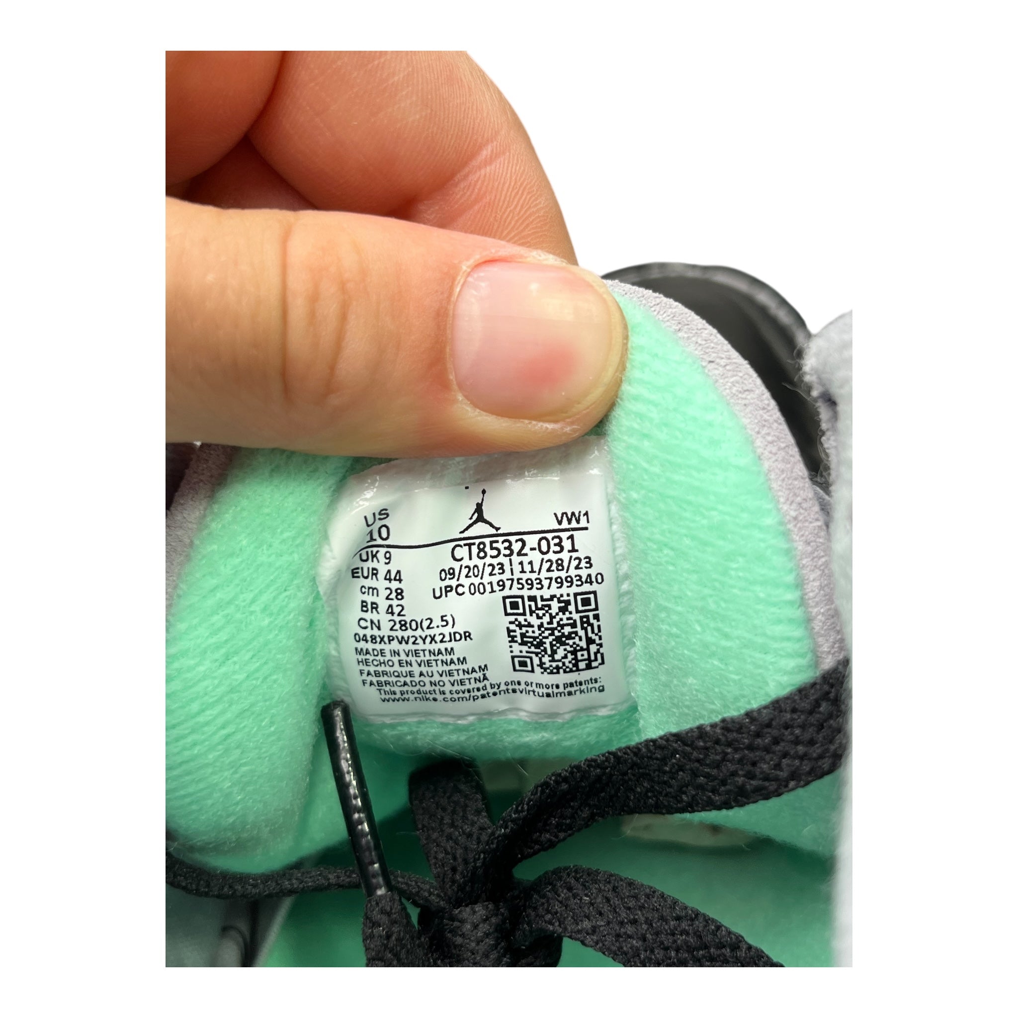 Jordan 3 Retro Green Glow (44EU)