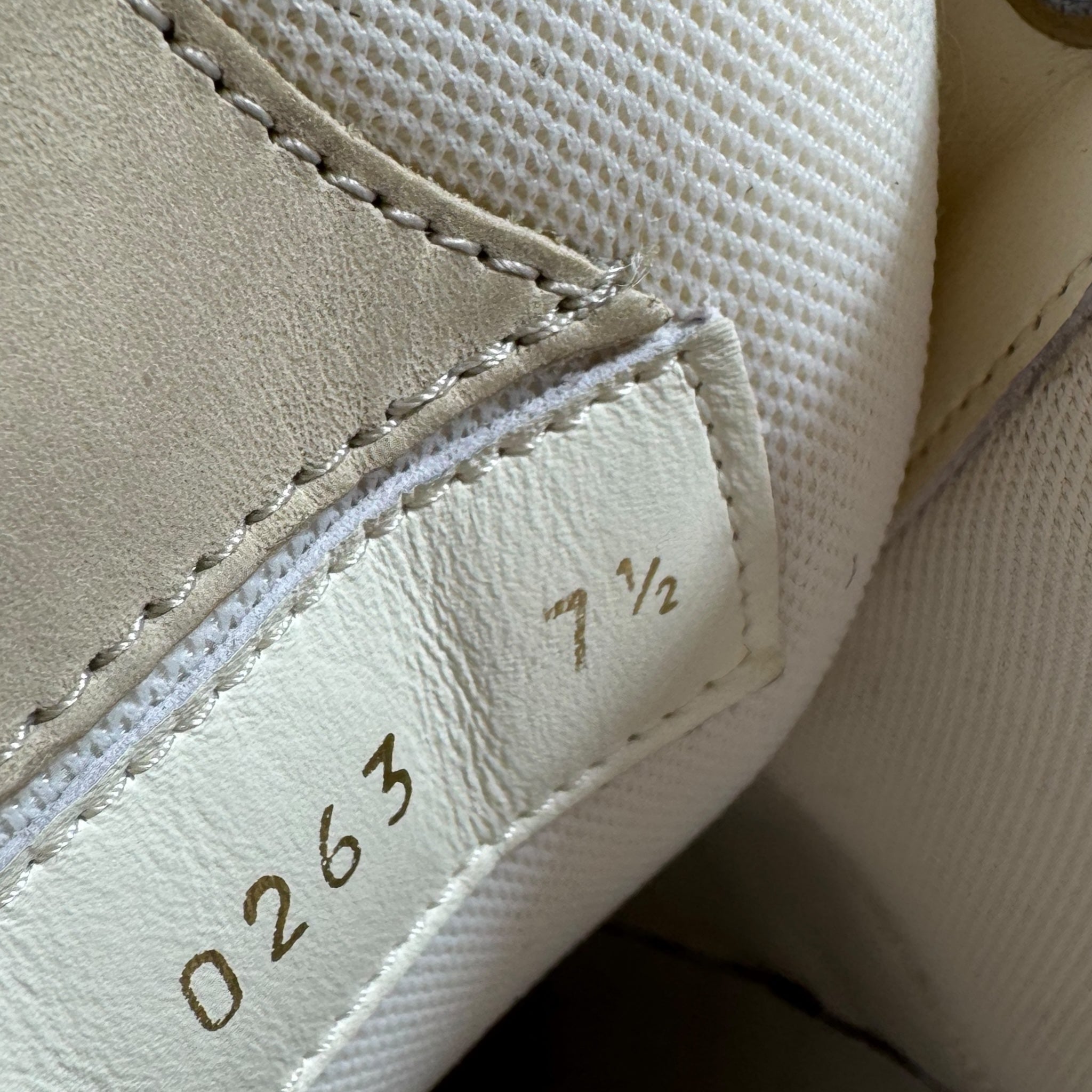Louis Vuitton Skate (7.5)