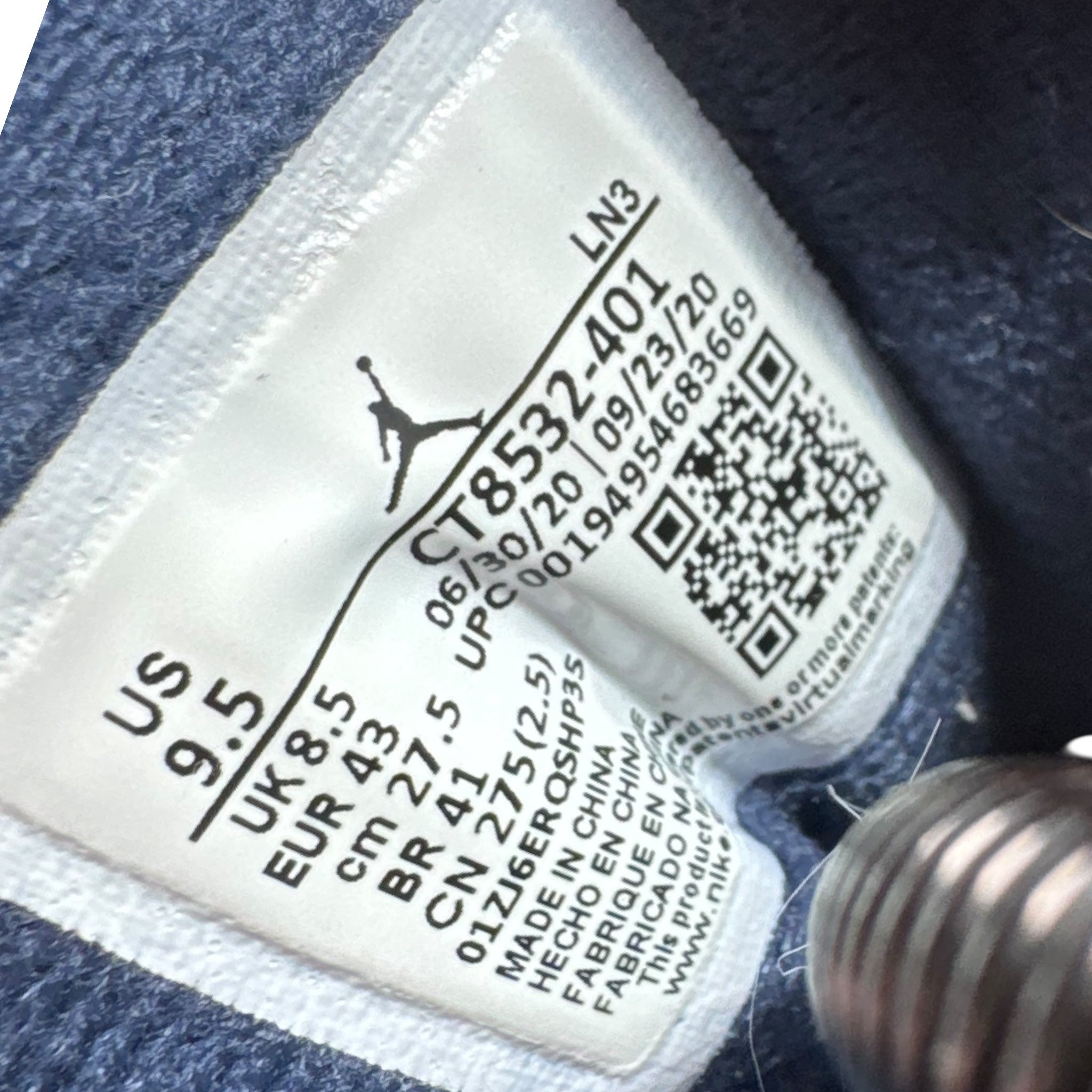 Jordan 3 retro Midnight Navy (43EU)