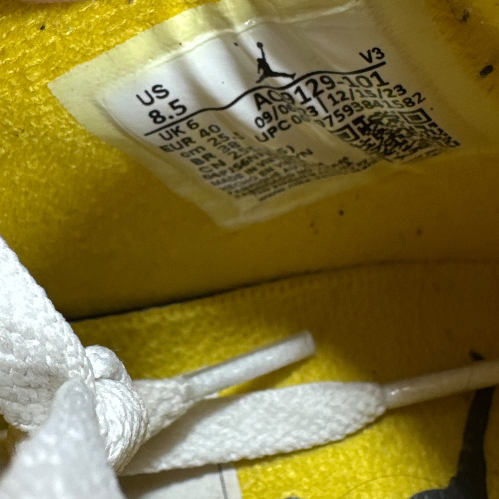 Jordan 4 Vivid sulfur (40EU)