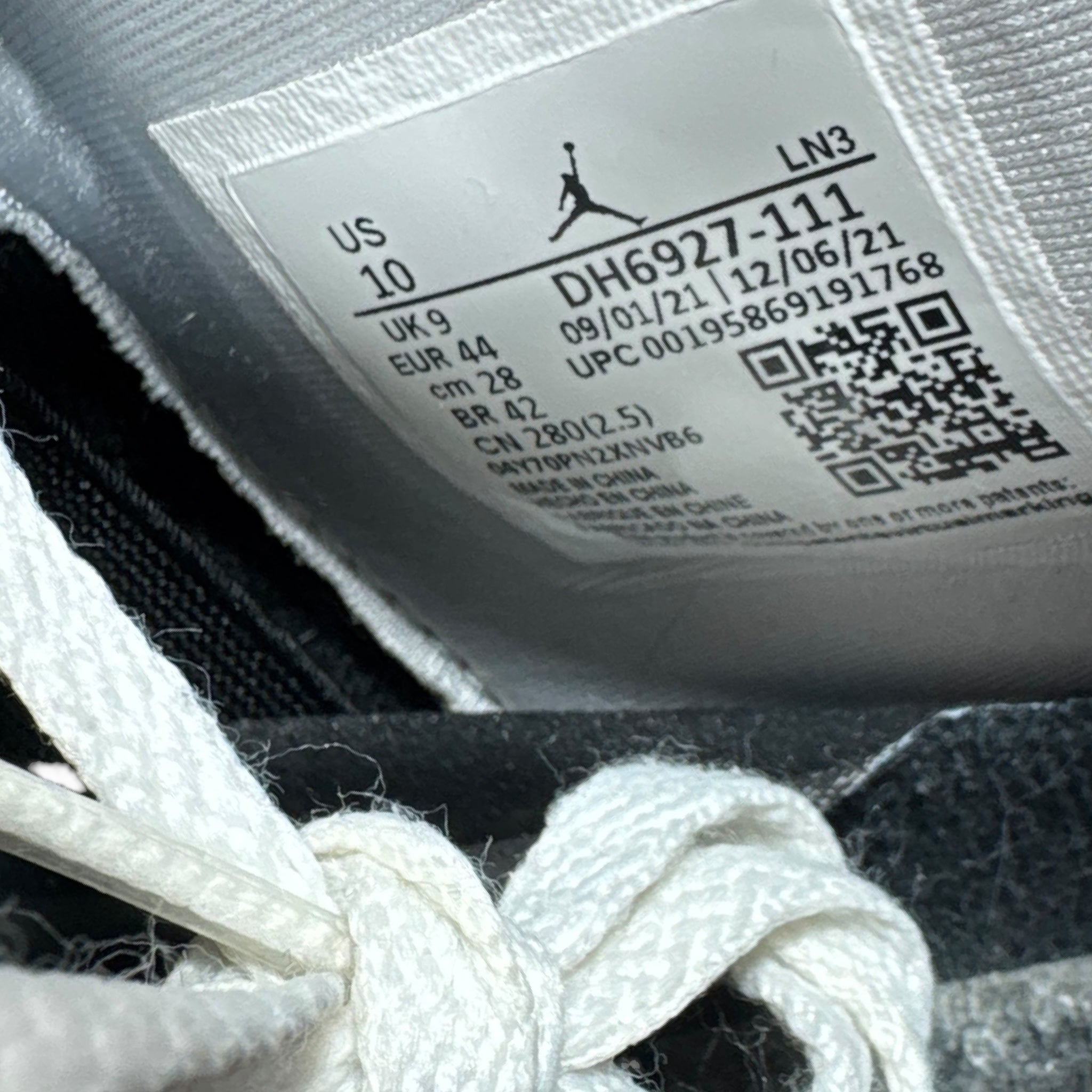 Jordan 4 Military Black(44EU)