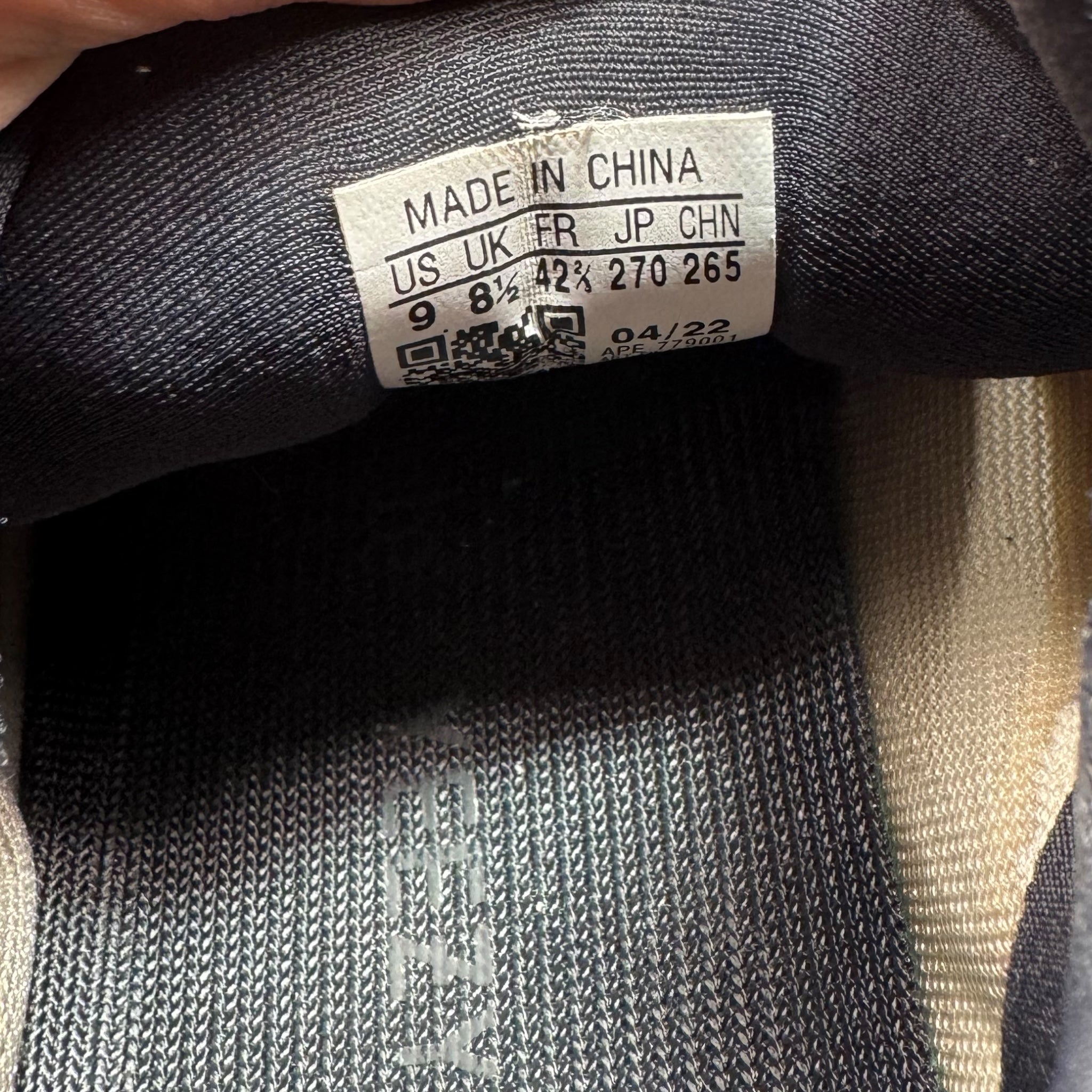 Yeezy 700 V3 Azael (42.5EU)