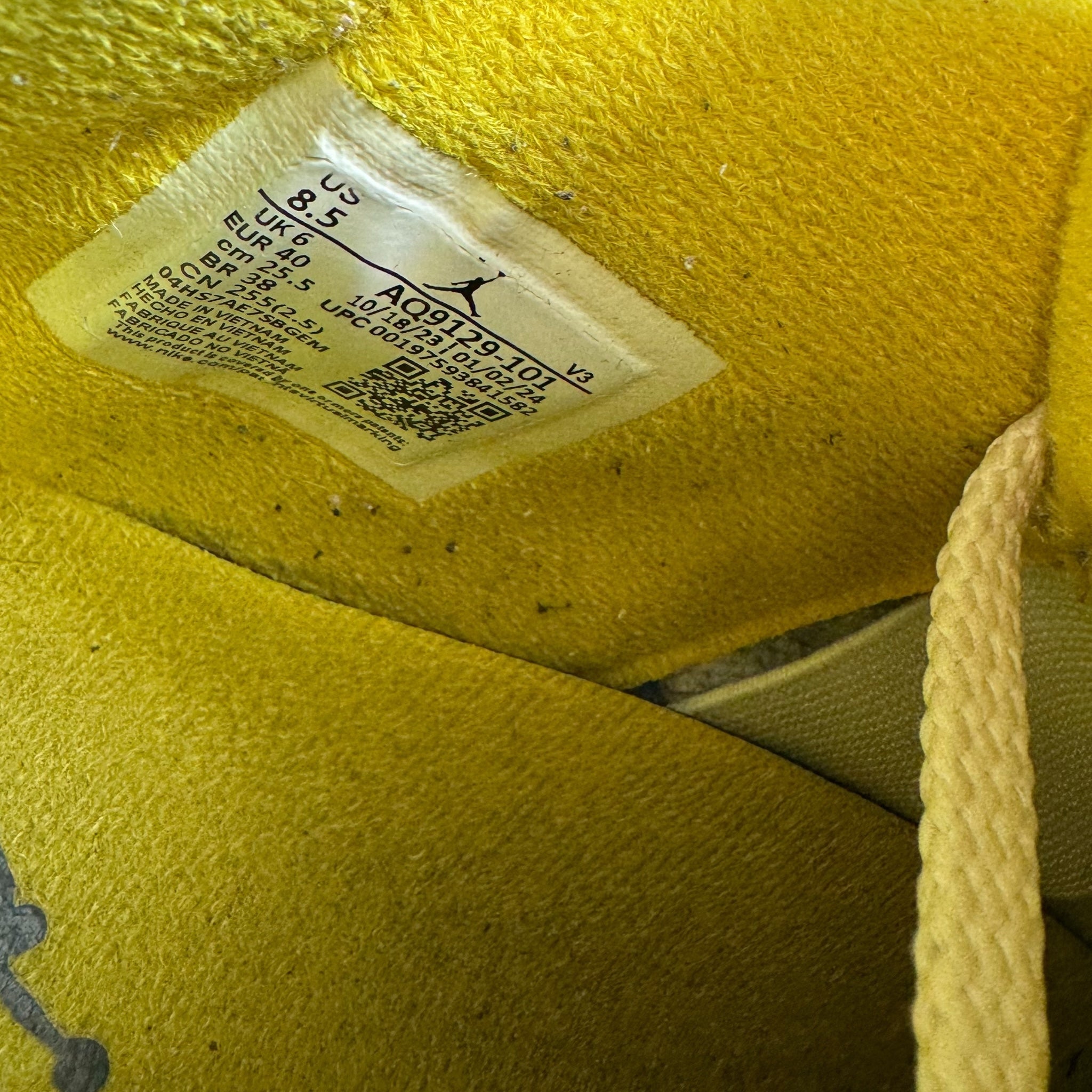 Jordan 4 vivid sulfur (40EU)