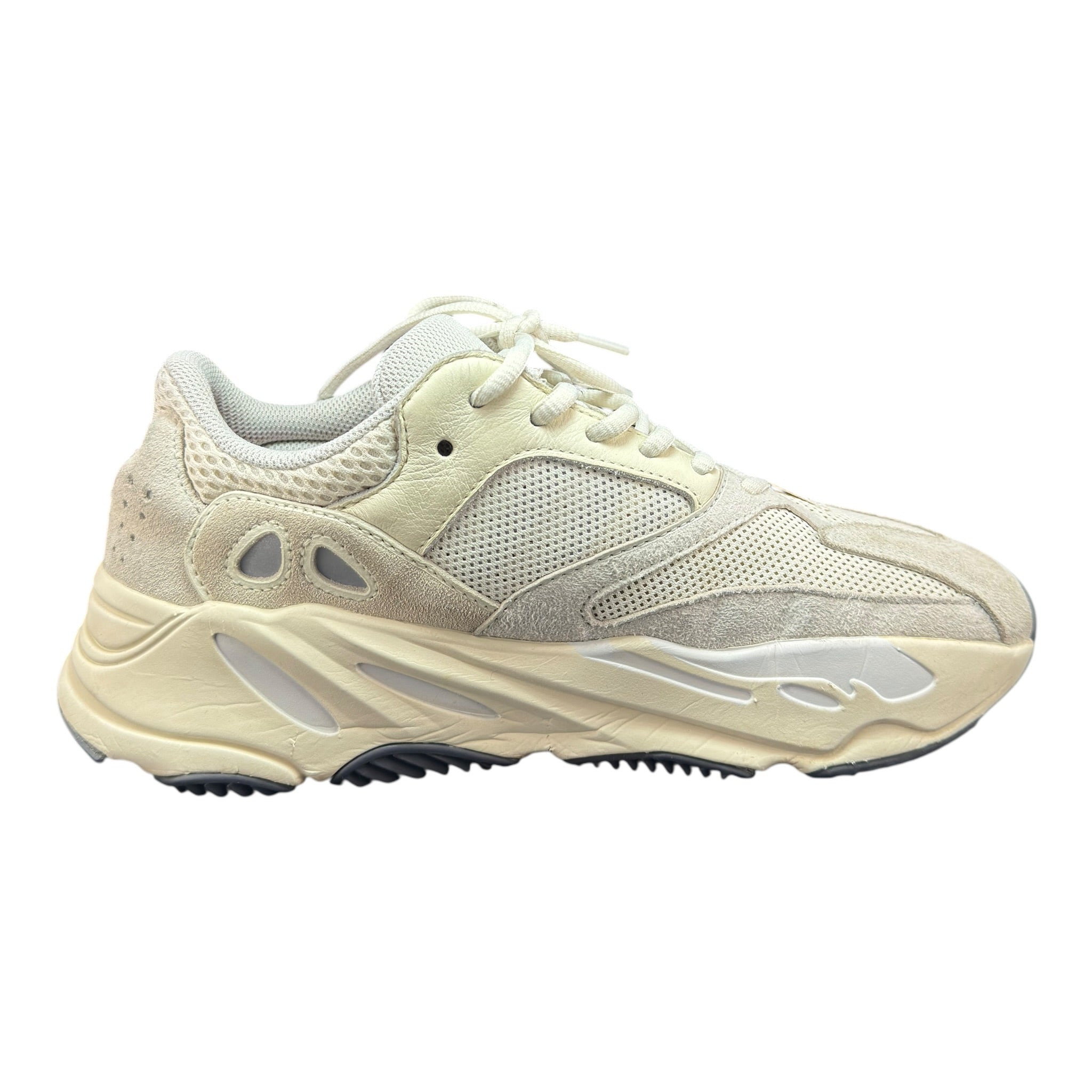 Yeezy Boost 700 (40.5EU)