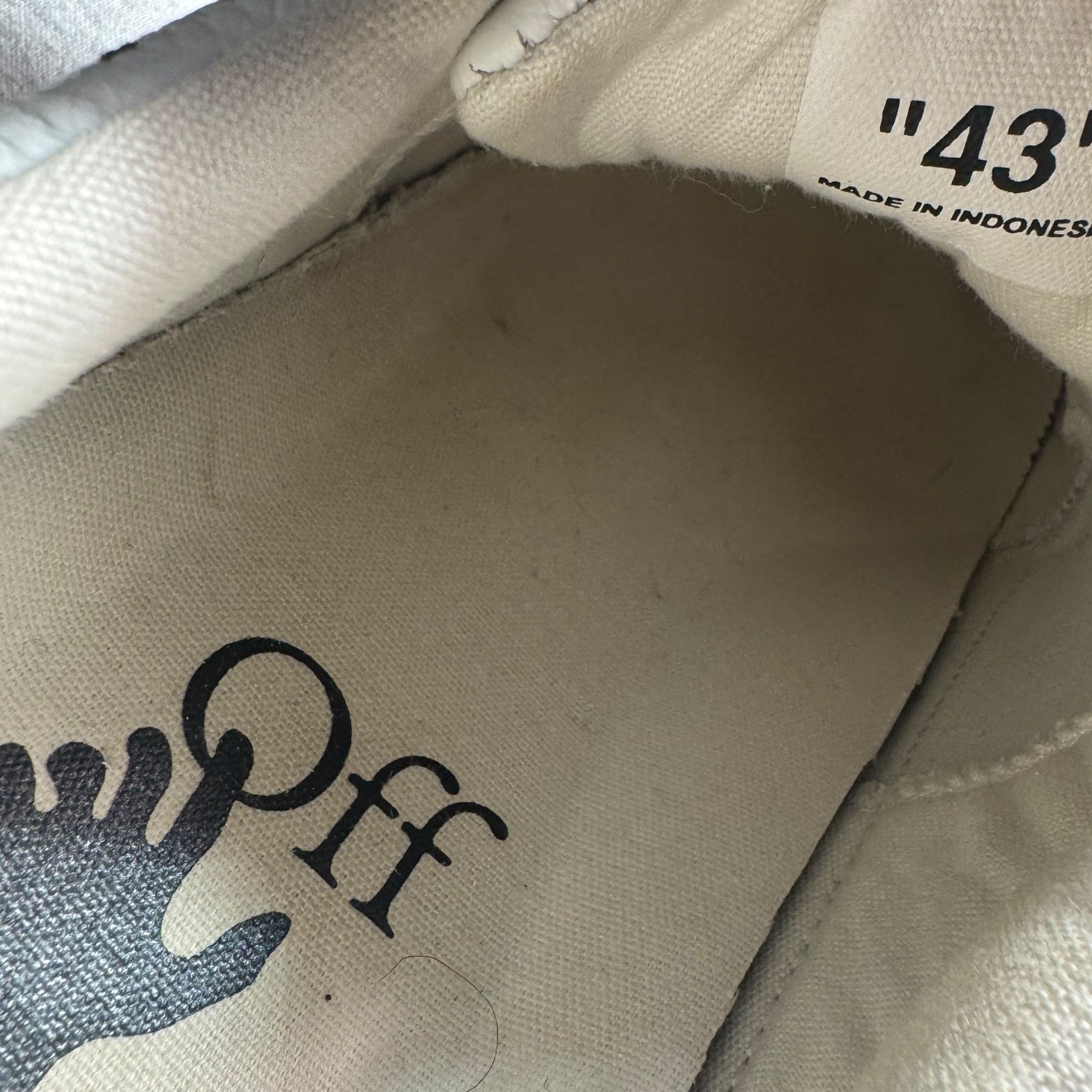 Off-White Vulcanized (43EU)