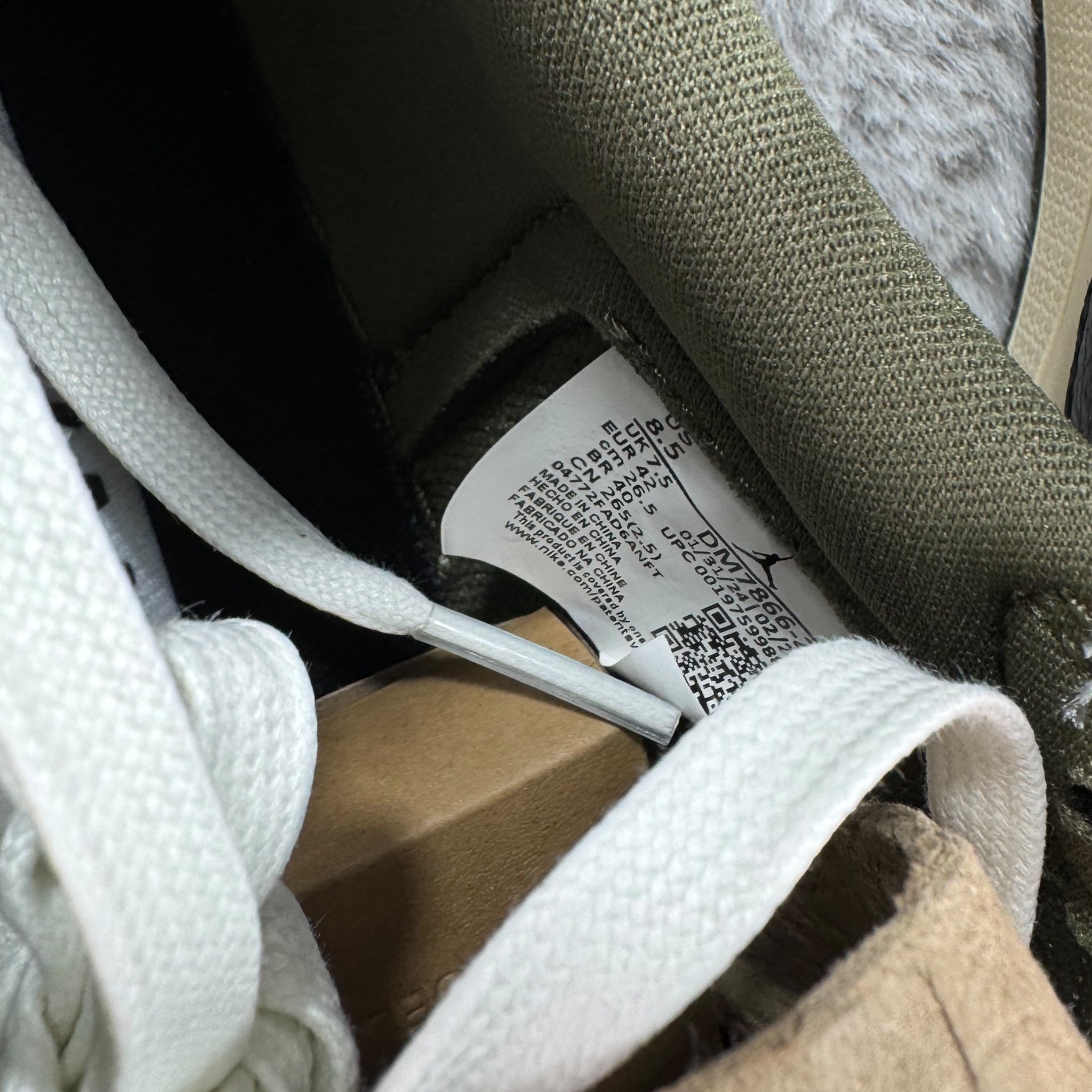 Jordan One Low Travis Olive (42EU)