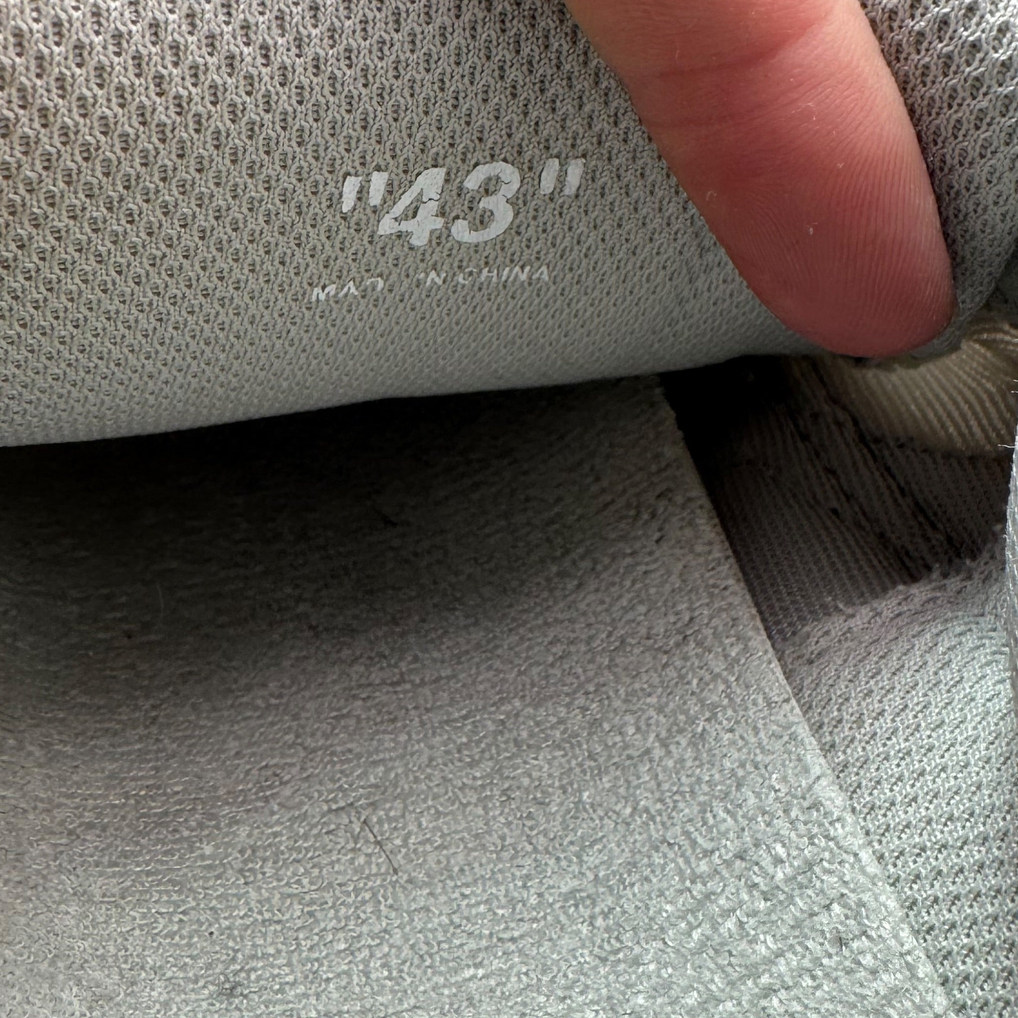 Off-White Be Right Back (43EU)