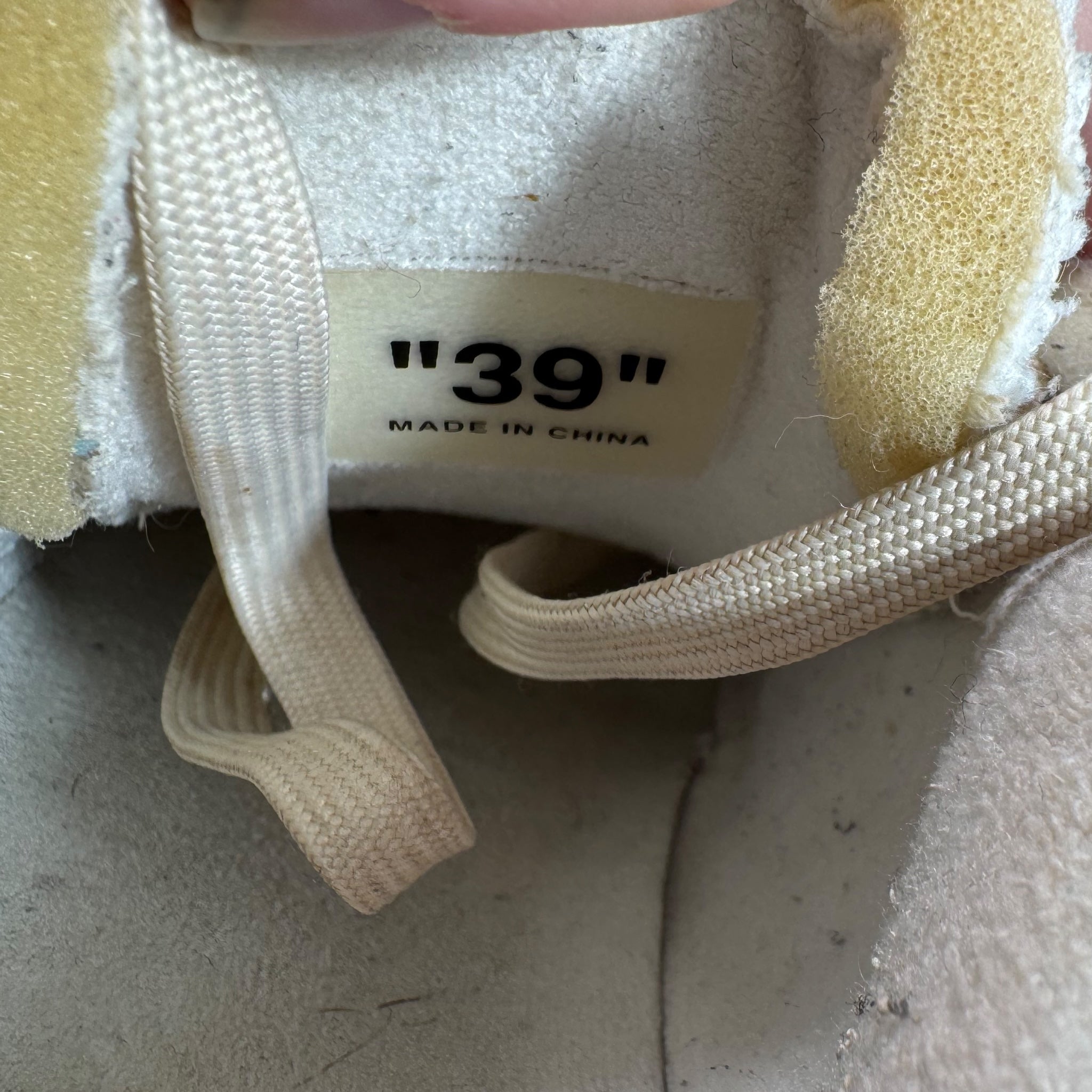 Off White Out Off Office (39EU)