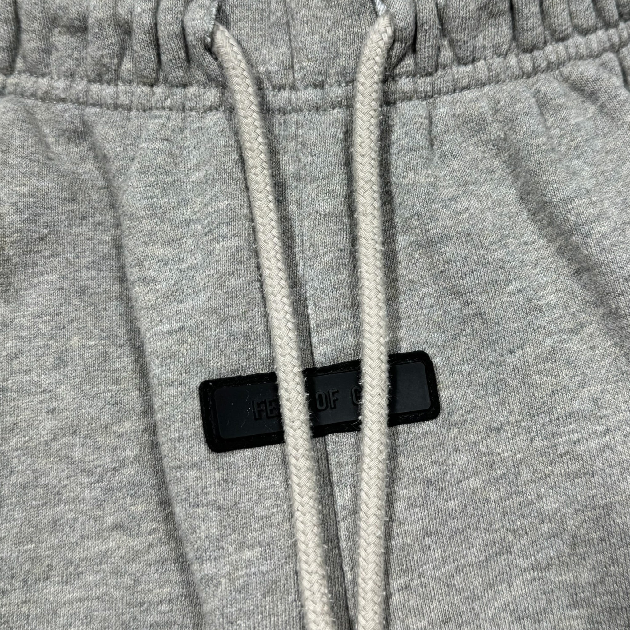Short Essential (M)