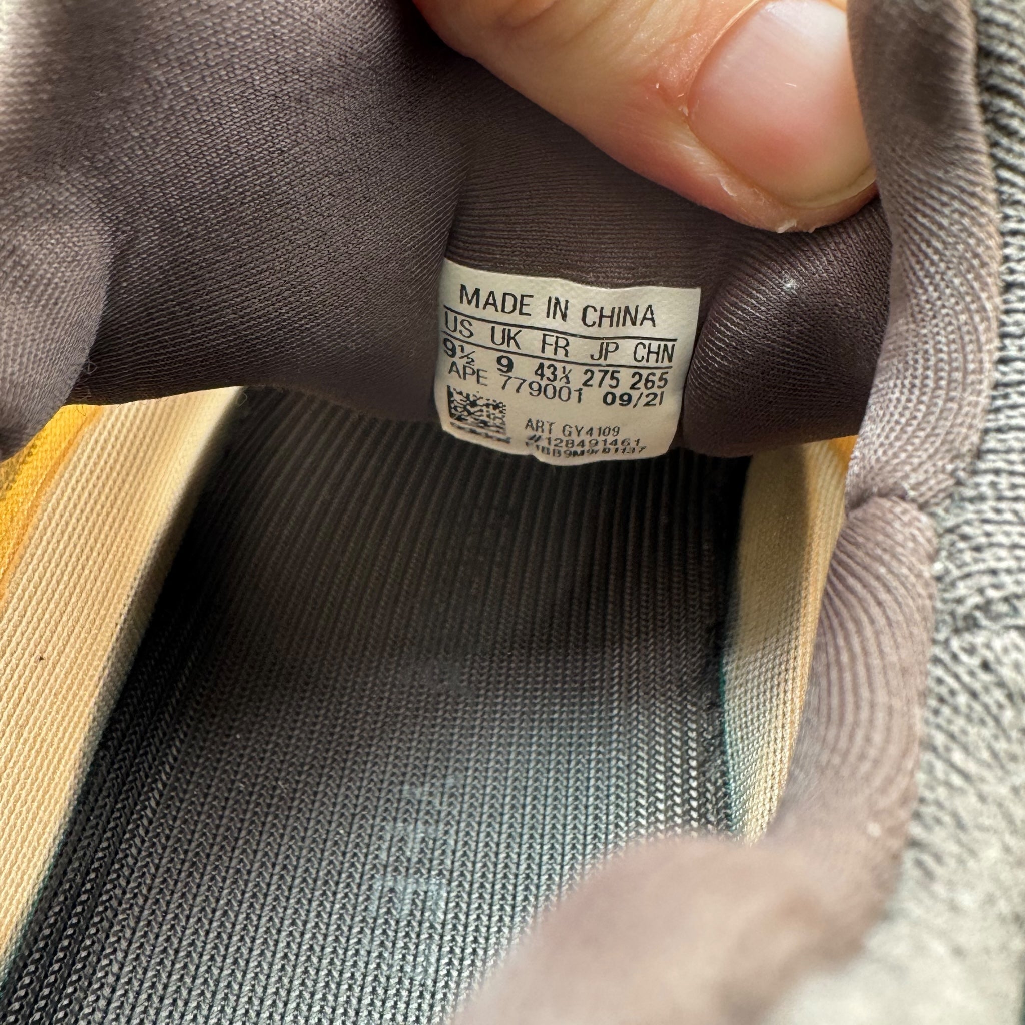 Yeezy 700 V3 (43.5EU)