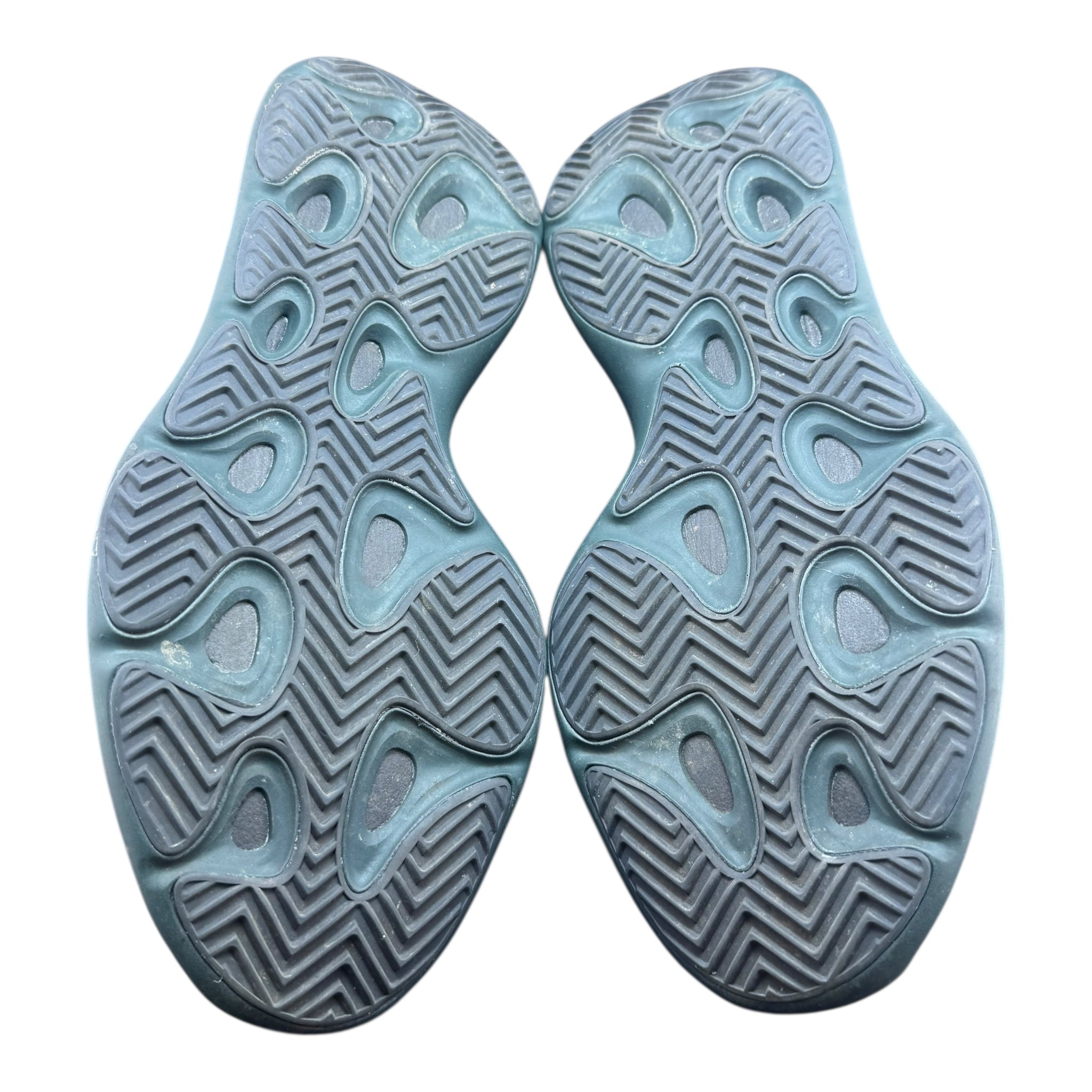 Yeezy 700 V3 (43.5EU)