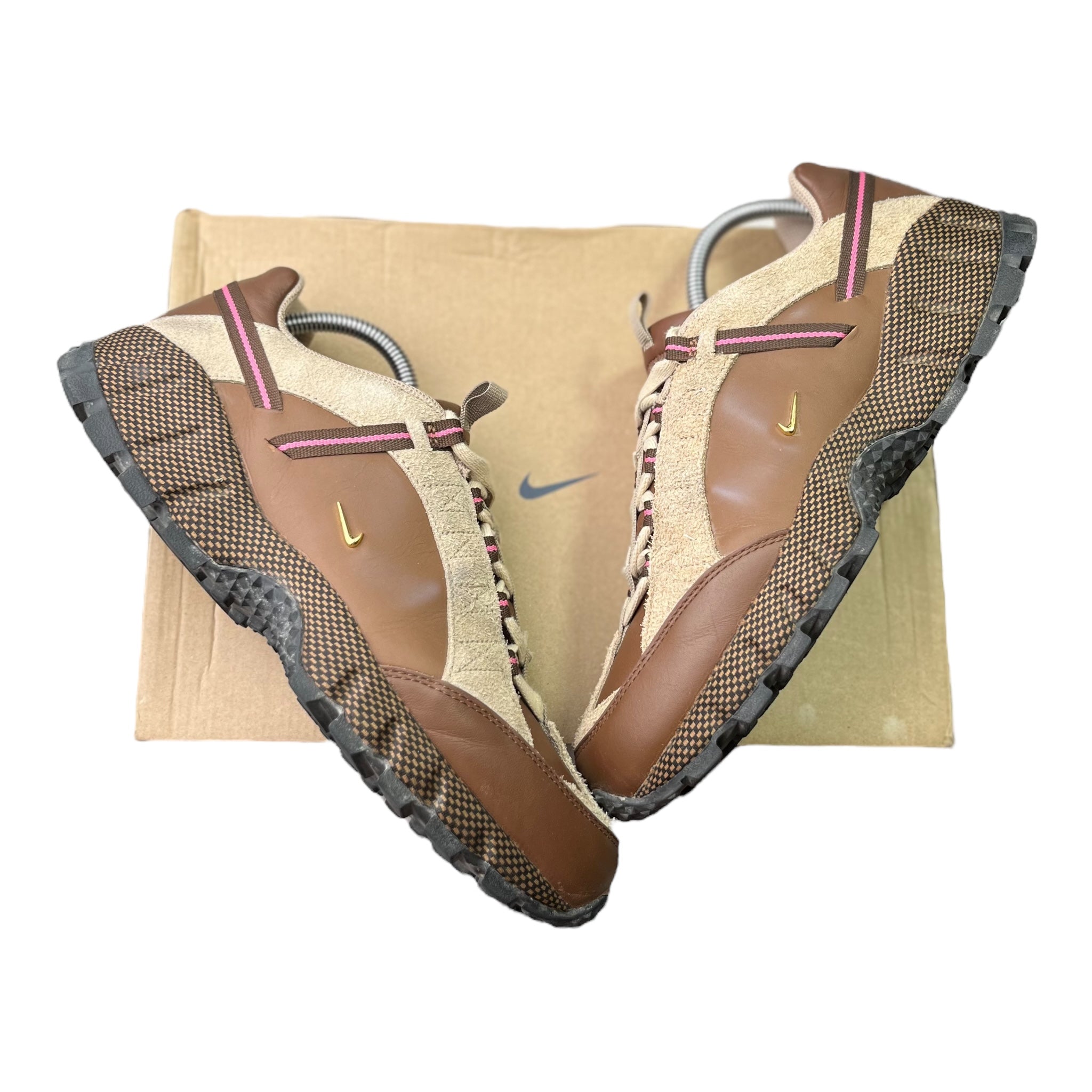 Nike Humara LX Jacquemus Braun (42,5EU)
