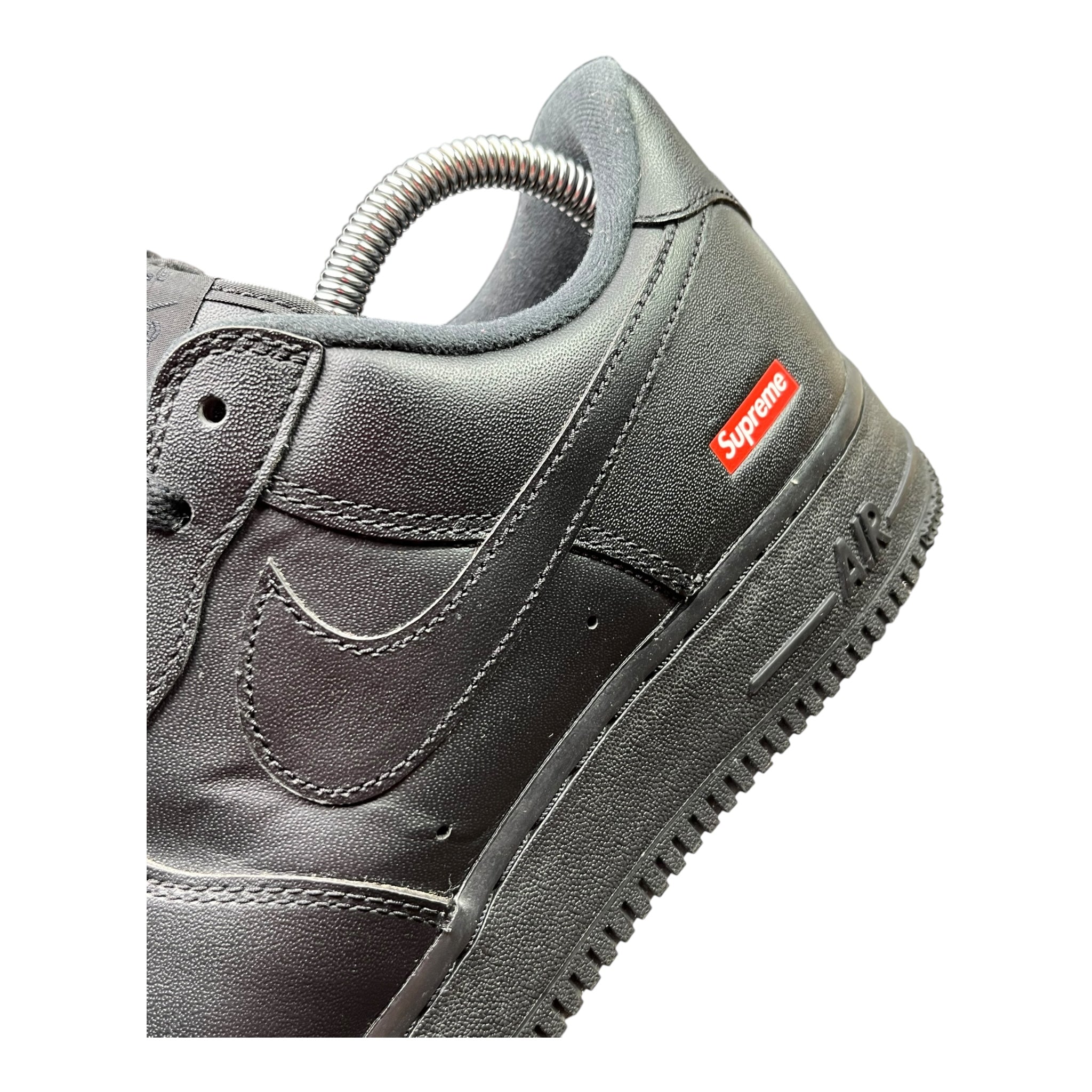 Nike Air Force 1 Low Supreme Schwarz (43EU)