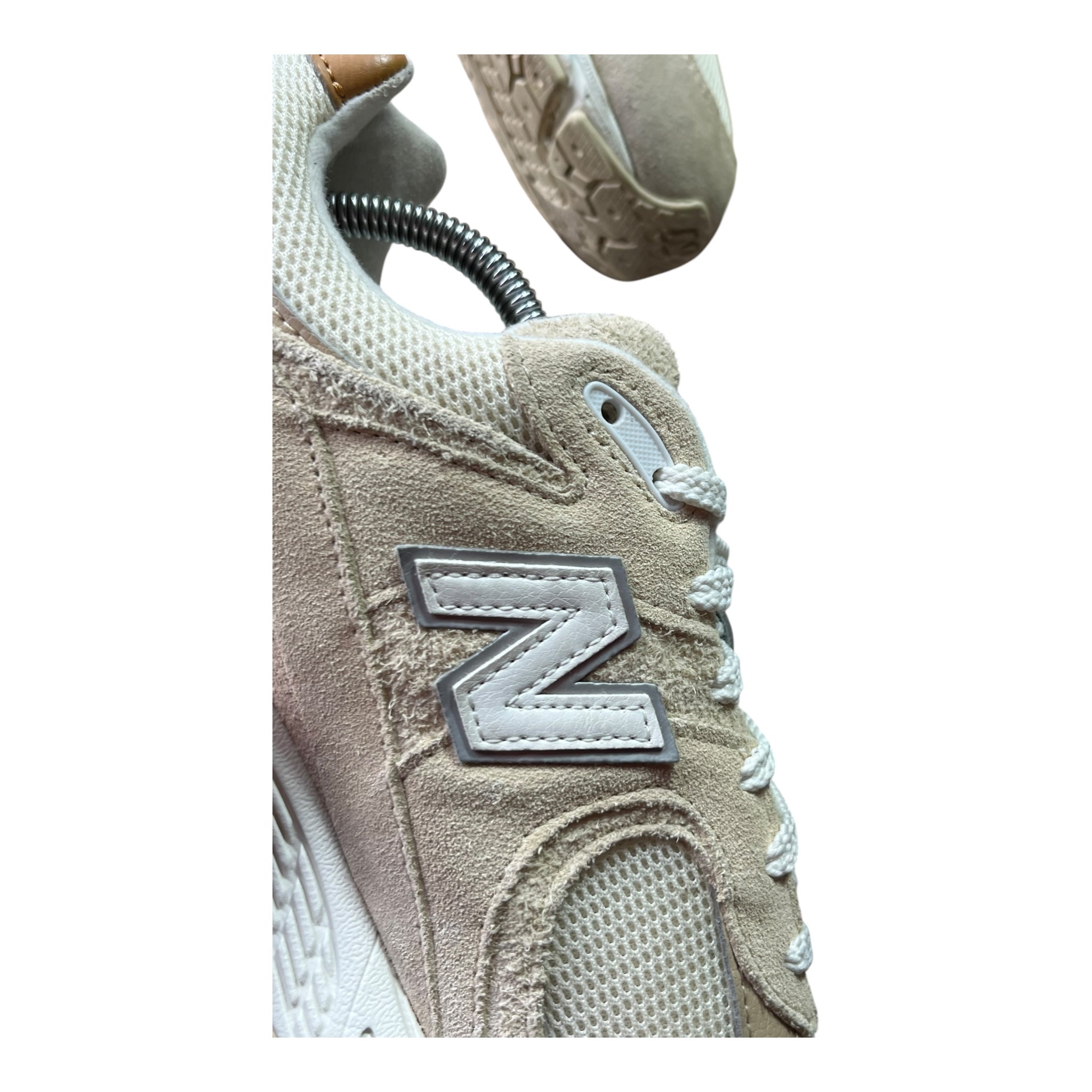 New Balance 2002R Sandstone (45EU)