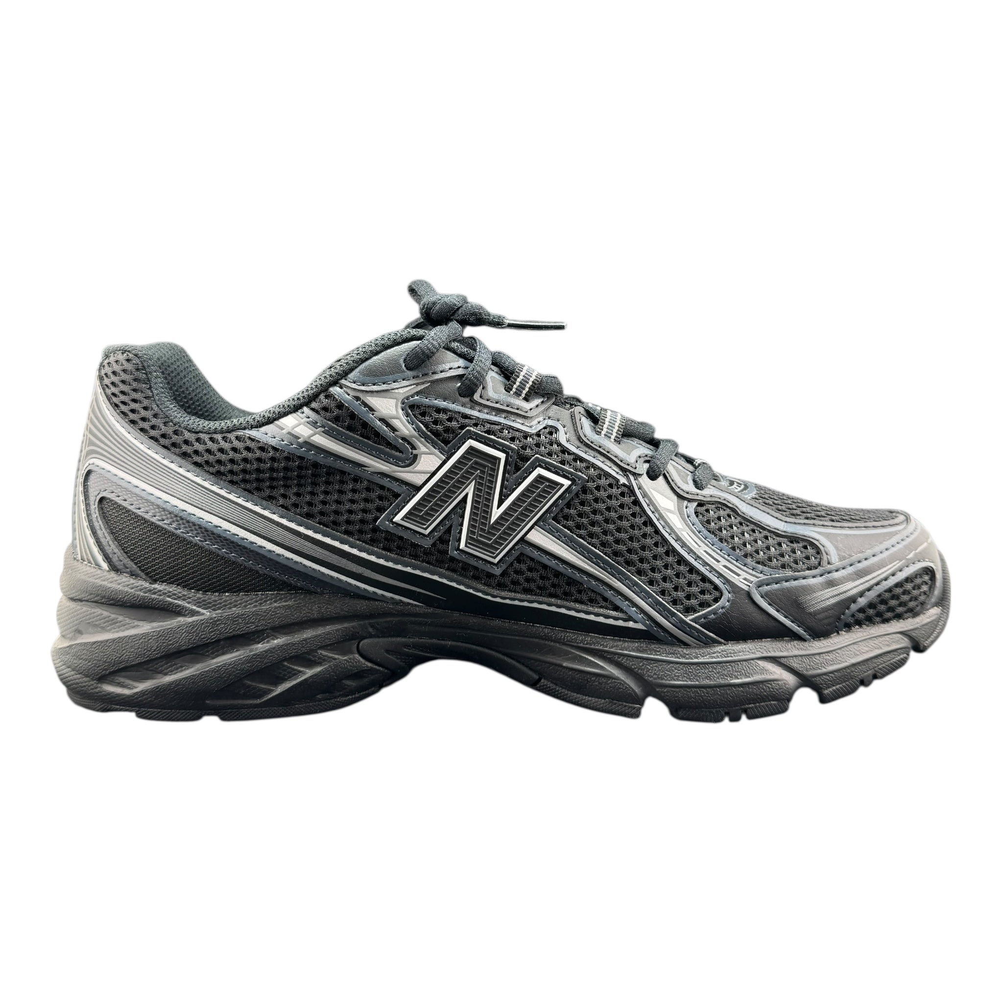 New Balance 740 (44EU)