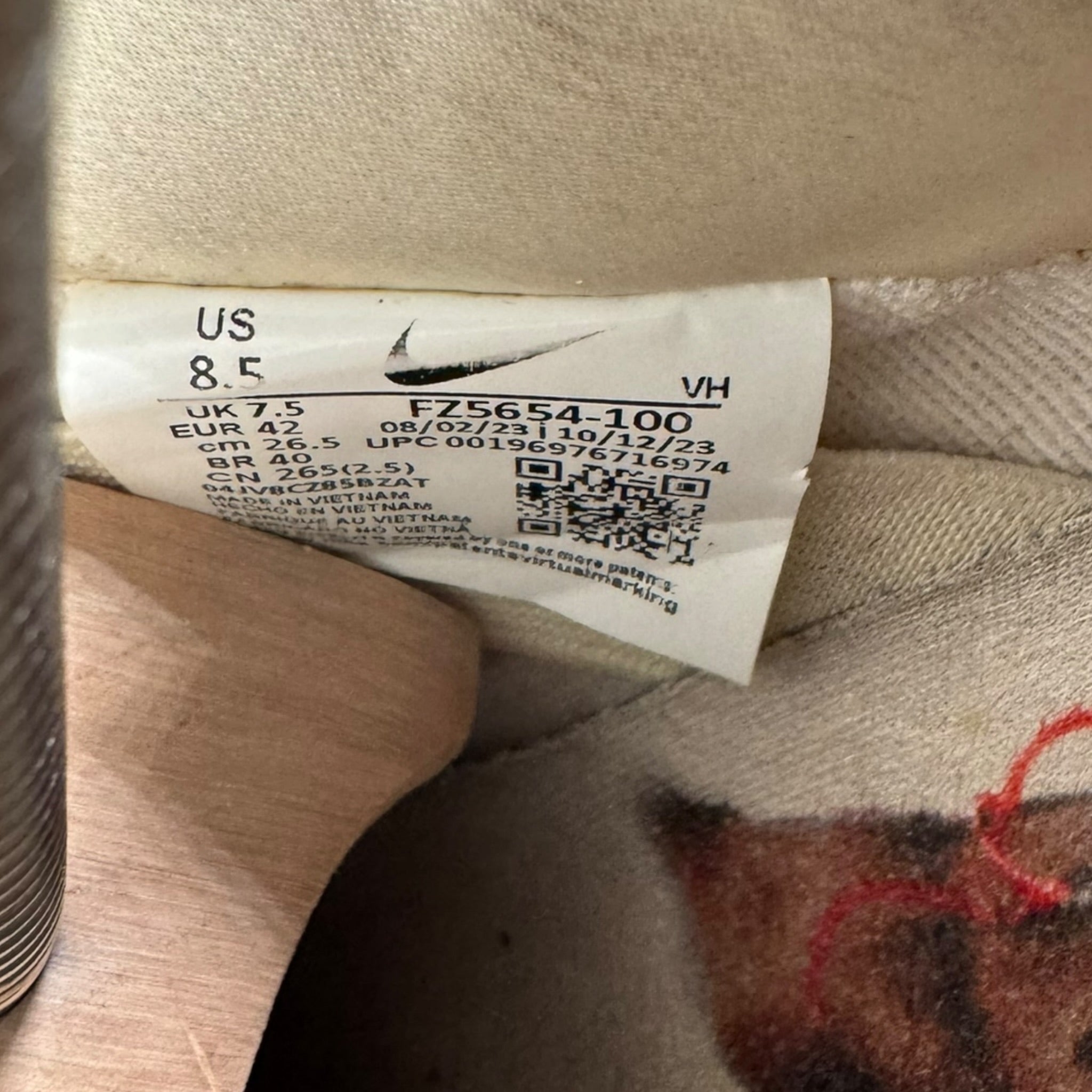 Dunk SB Low City Of Love (42EU)