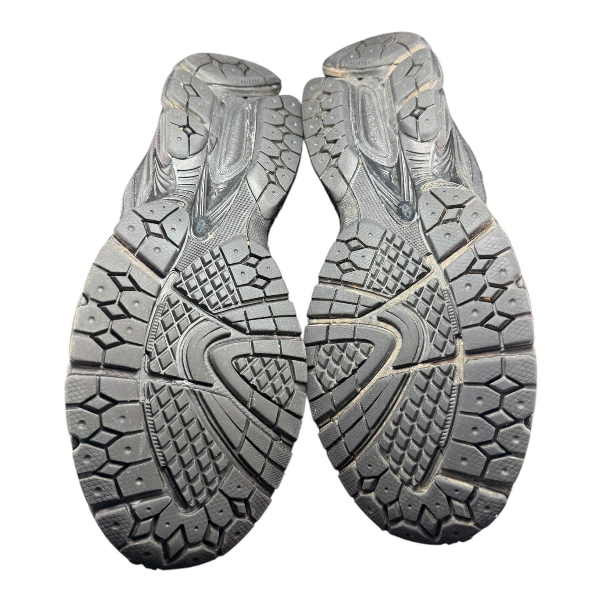 New Balance 2002r The Basement (43EU)