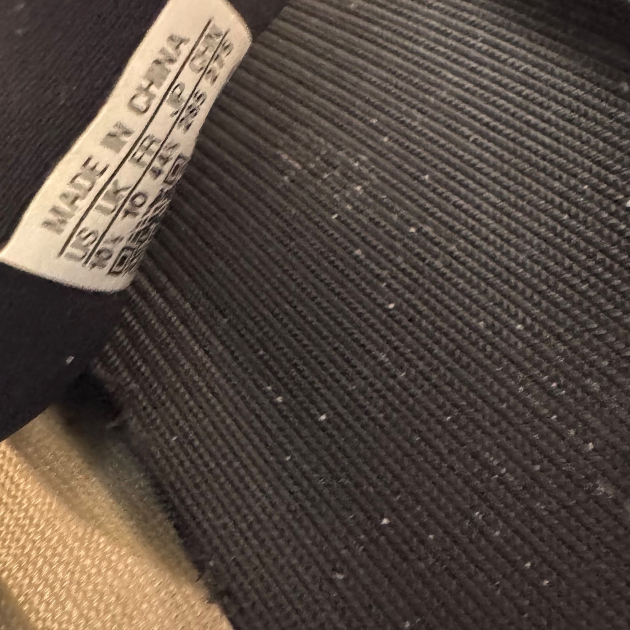 Yeezy 700 V3 (44.5EU)