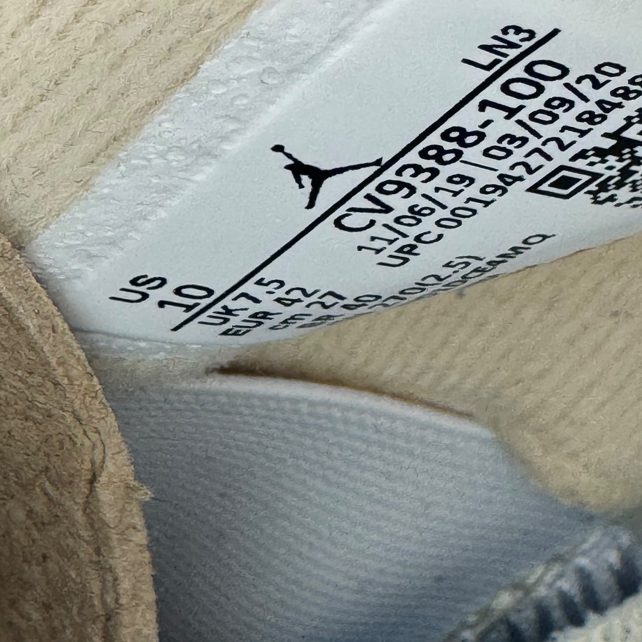 Jordan 4 Off-White Sail (42EU)