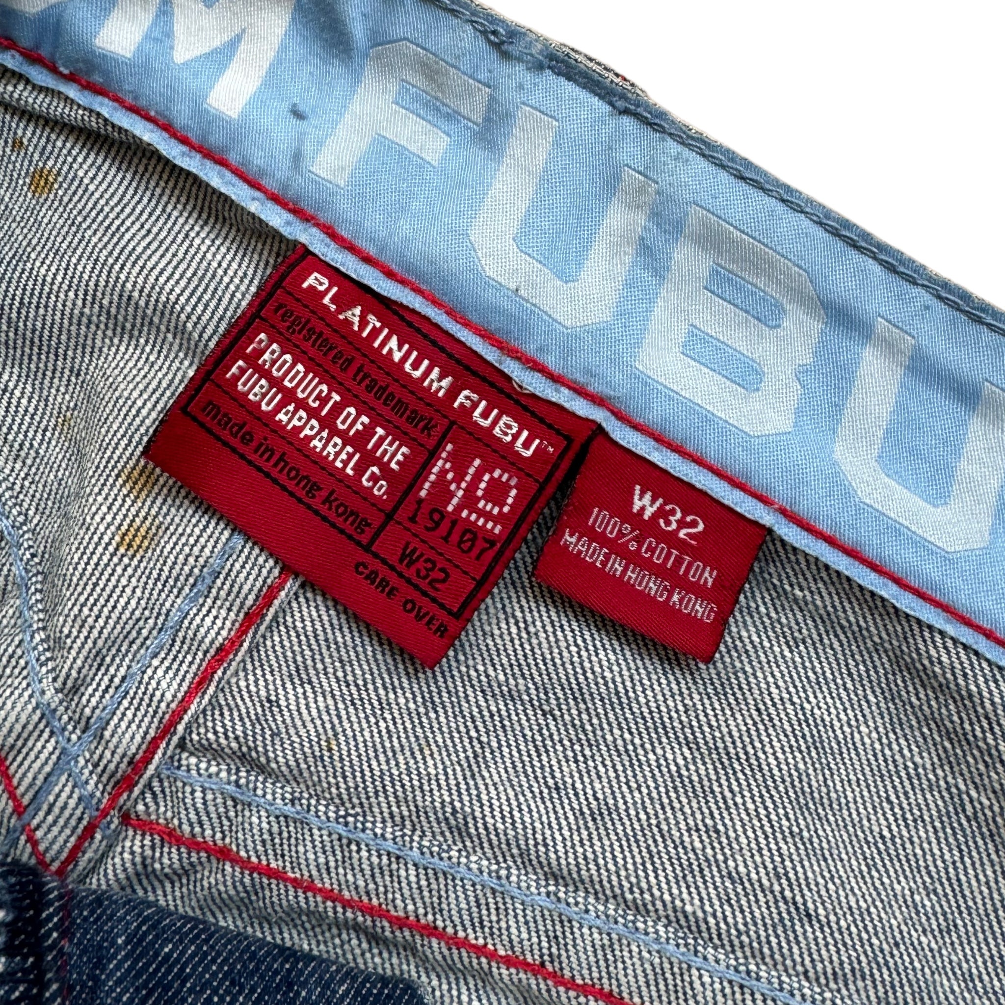 Baggy-Jeans von Fubu (M).