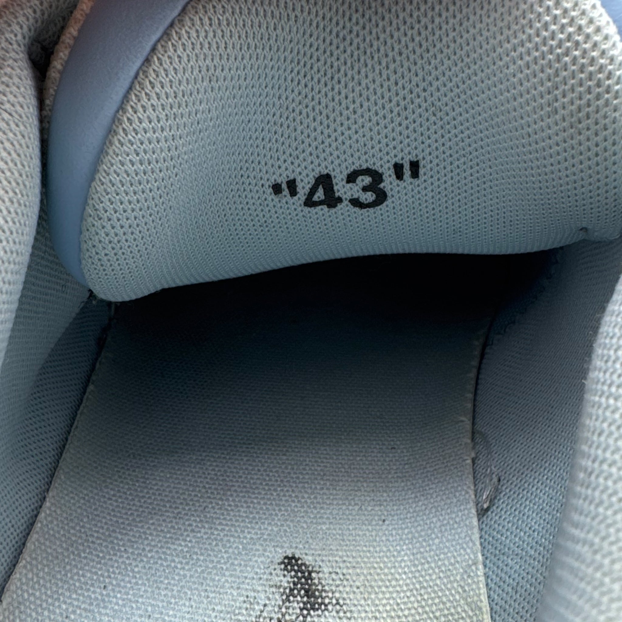 Off-White Out Of Office (43EU)