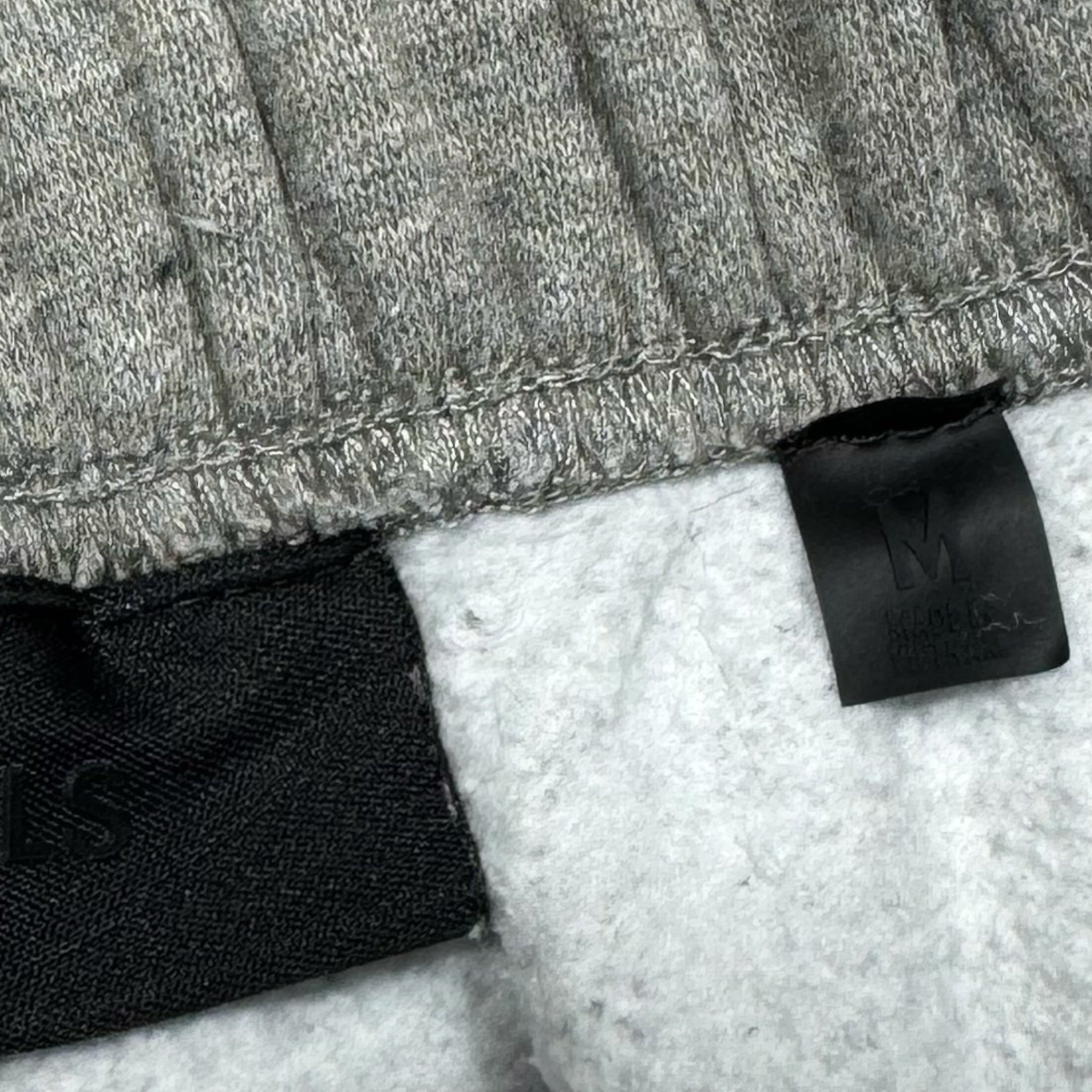 Short Essential (M)