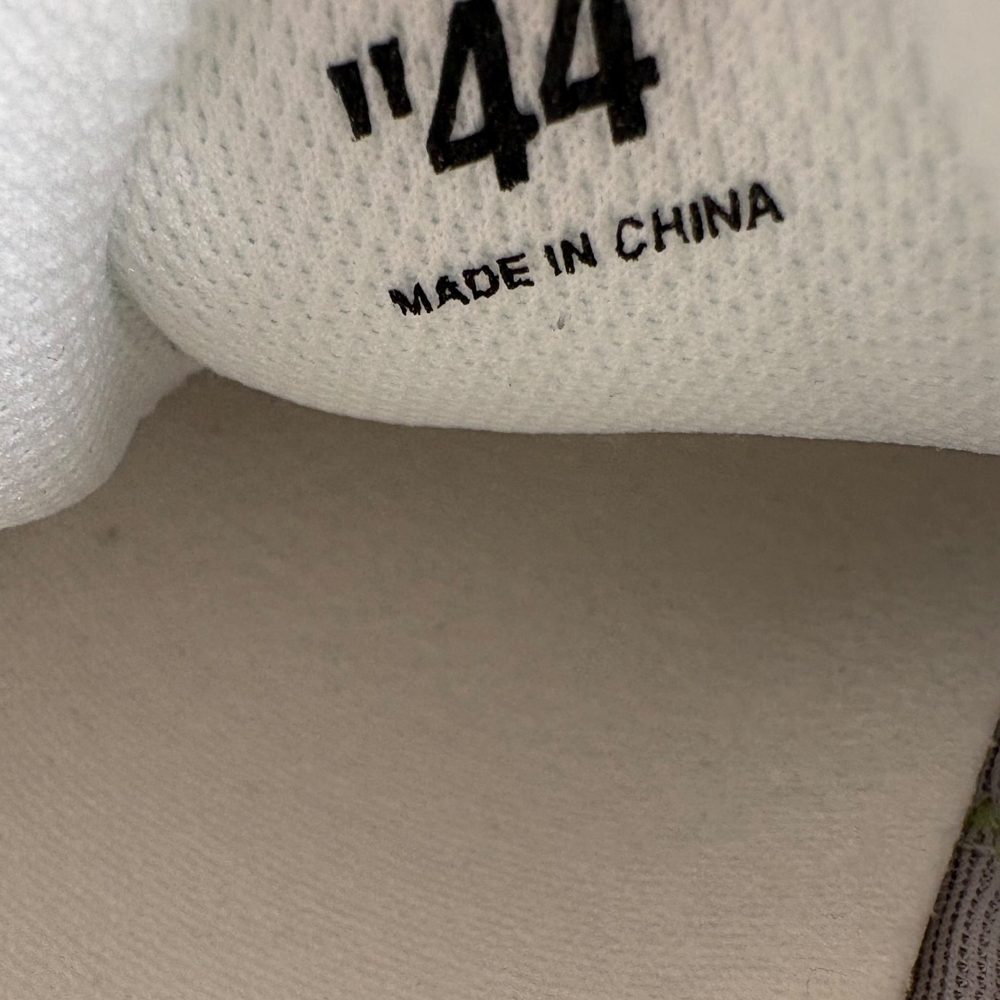 Off-White Be Right Back (44EU)