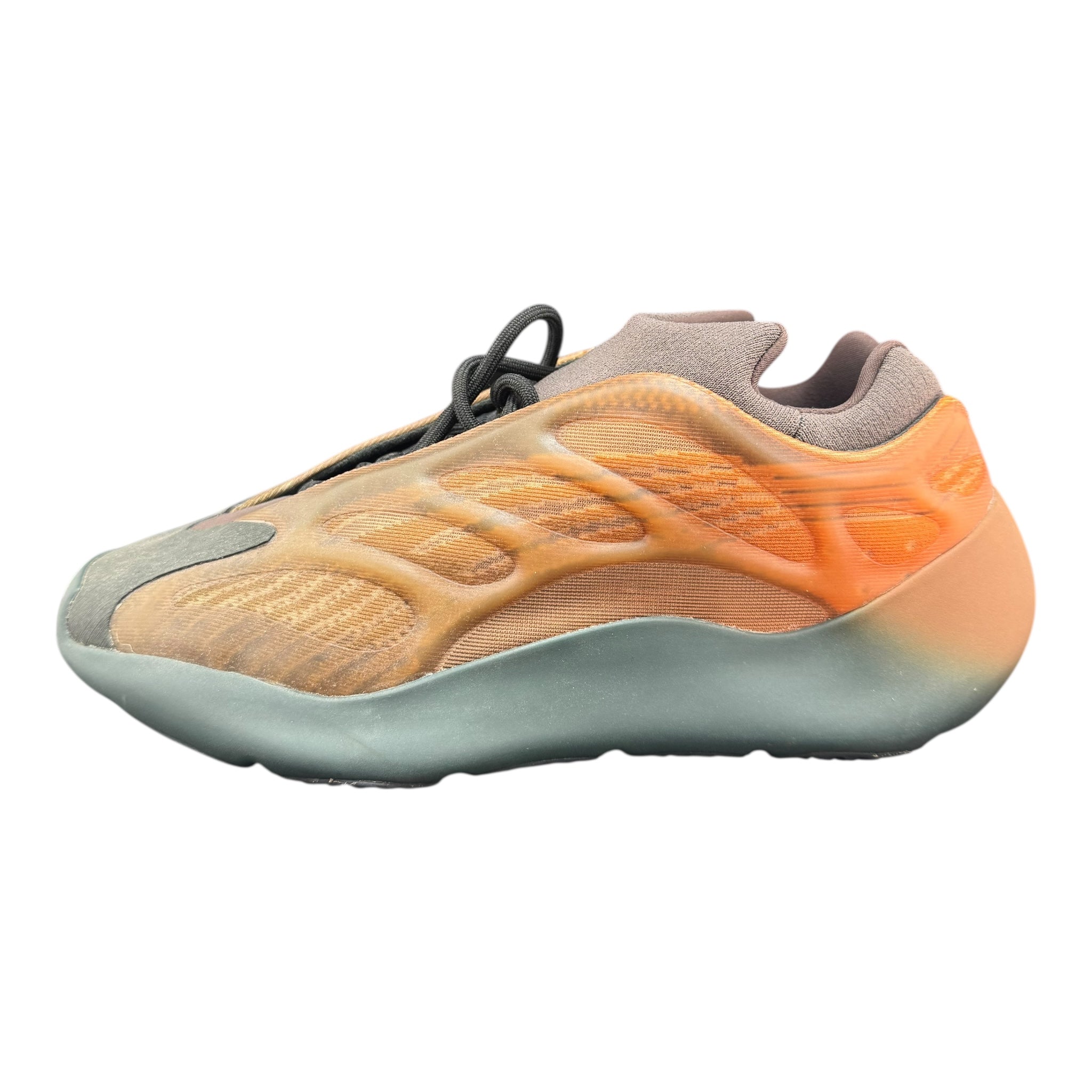 Yeezy 700 V3 (43.5EU)