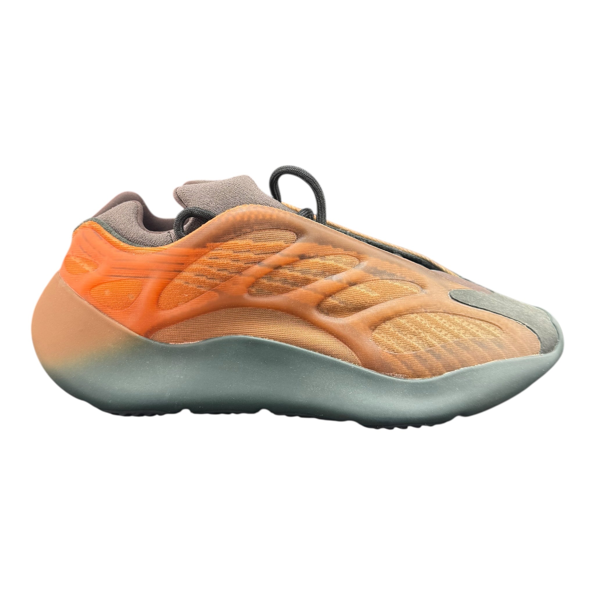 Yeezy 700 V3 (43.5EU)