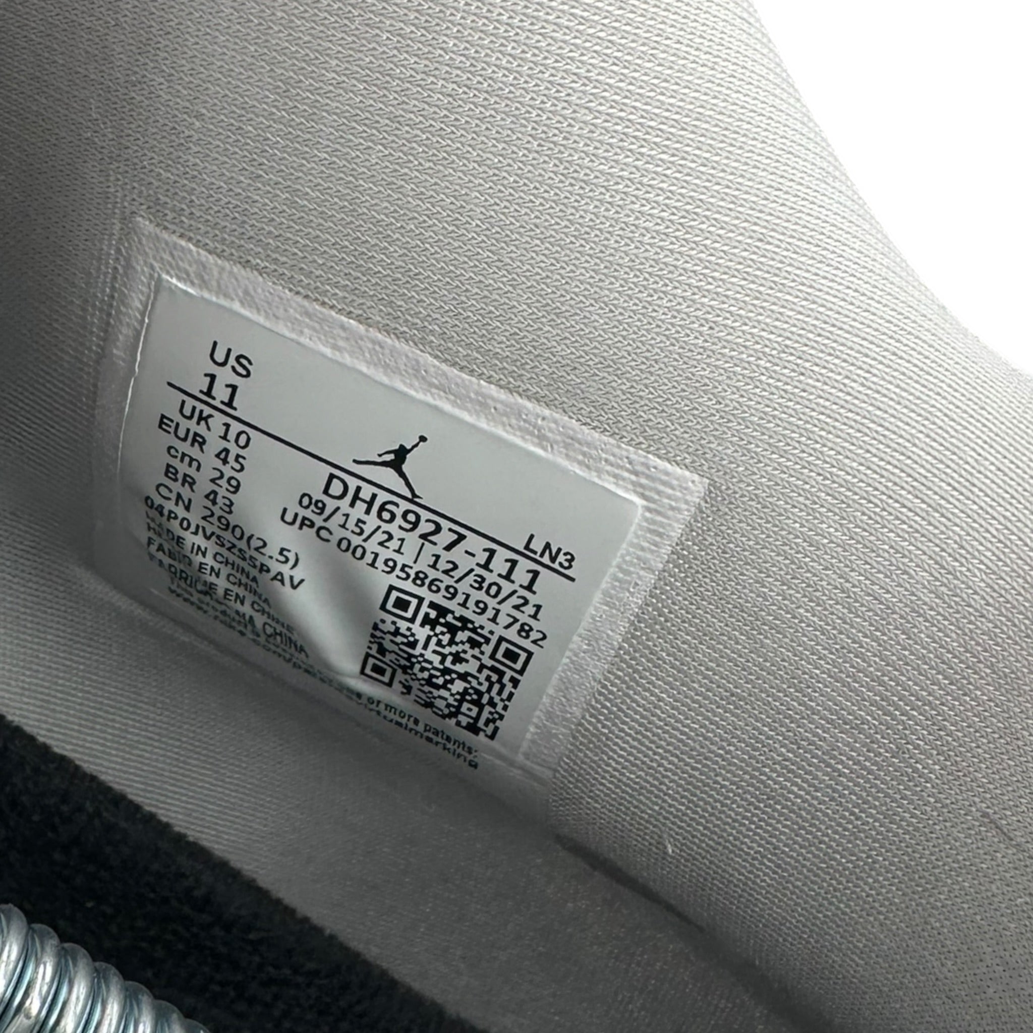 Jordan 4 Millitary Black (45EU)