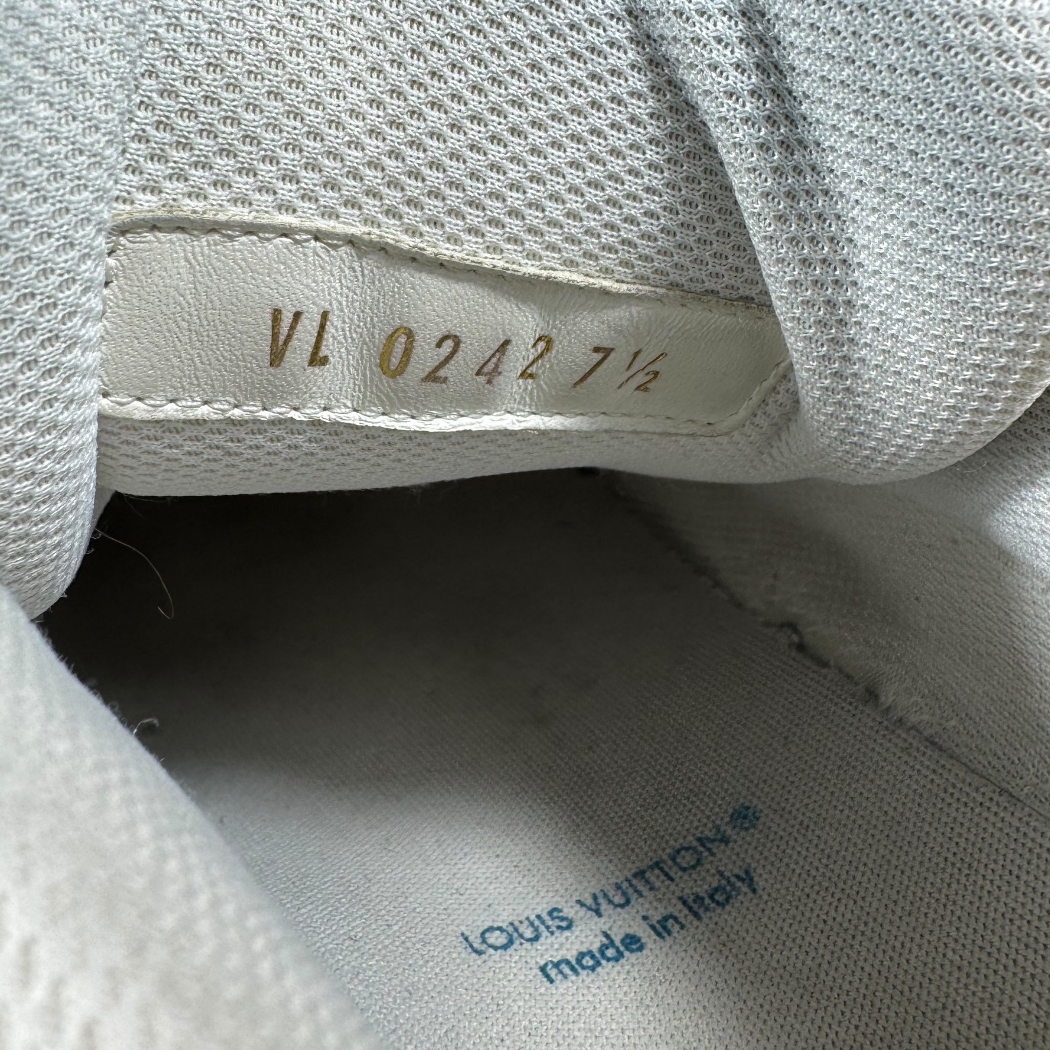 Louis Vuitton Trainer (7.5) (second part of the regulations)
