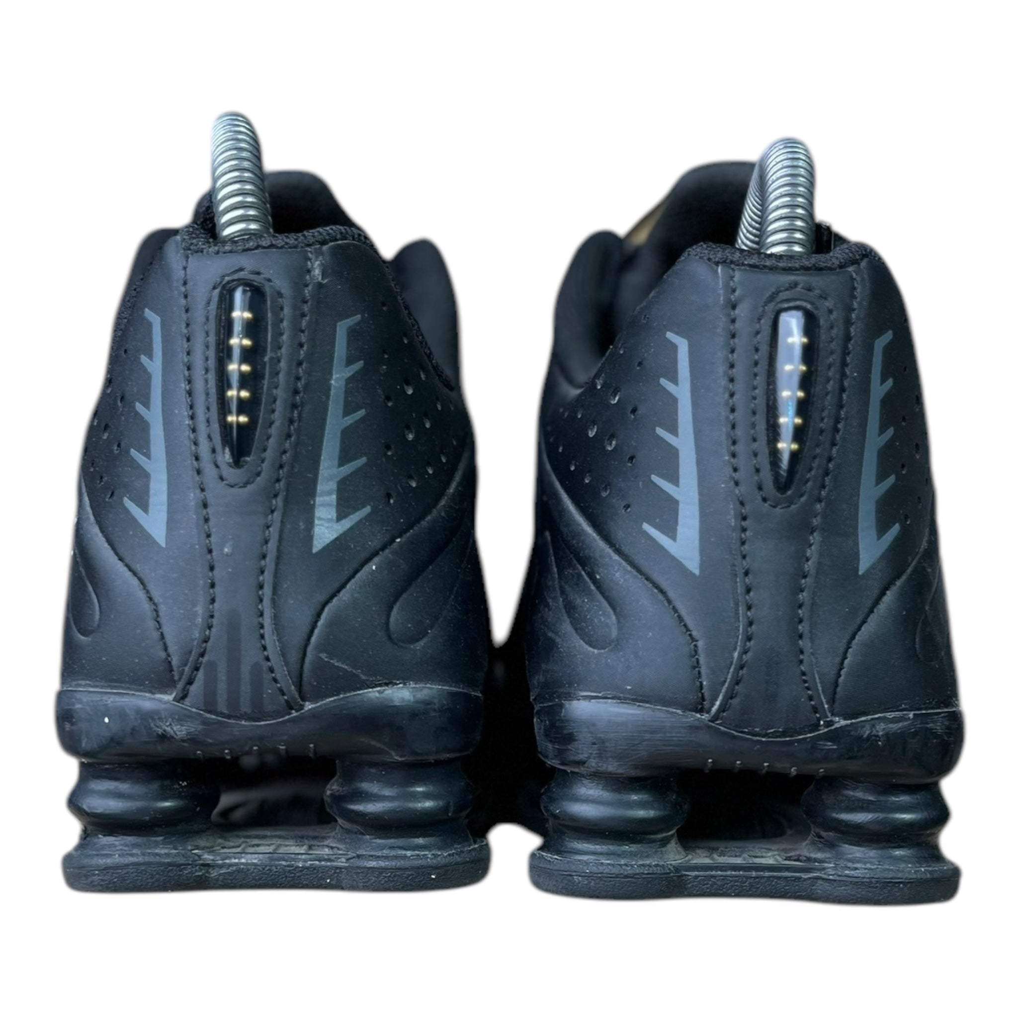 Nike Shox R4 Schwarz Metallic Gold (38.5EU)