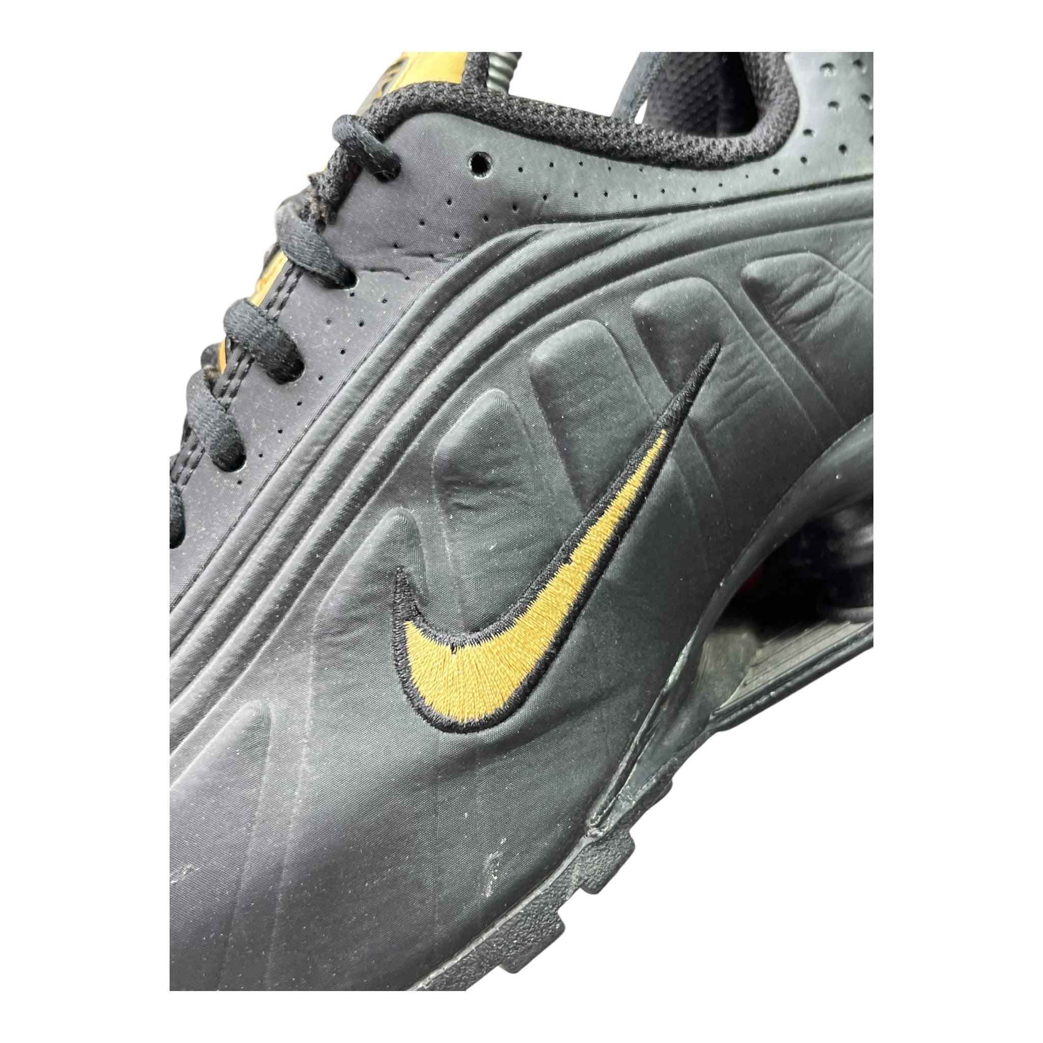 Nike Shox R4 Schwarz Metallic Gold (38.5EU)